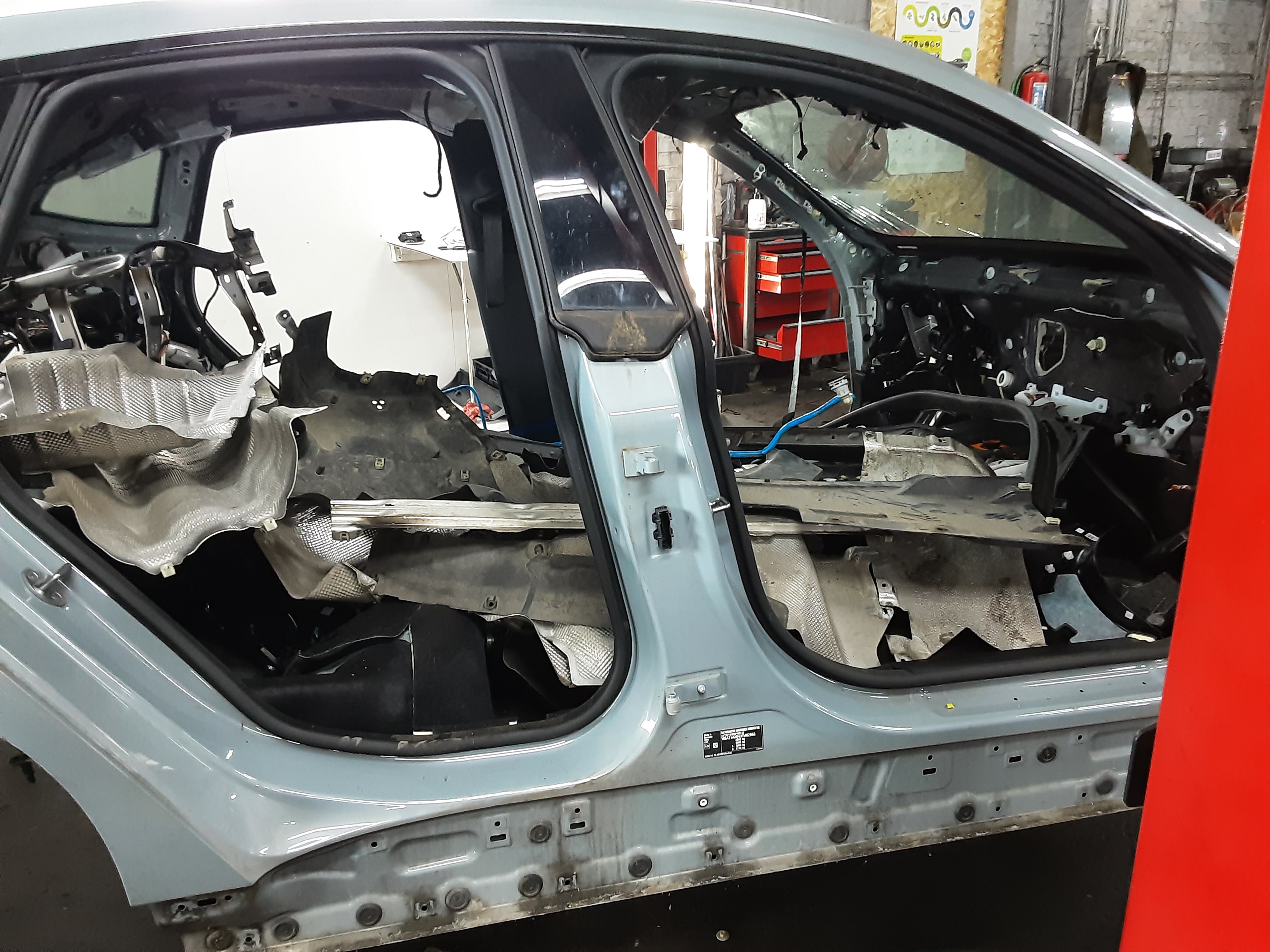 MONTANT DE PORTE COTE DROIT