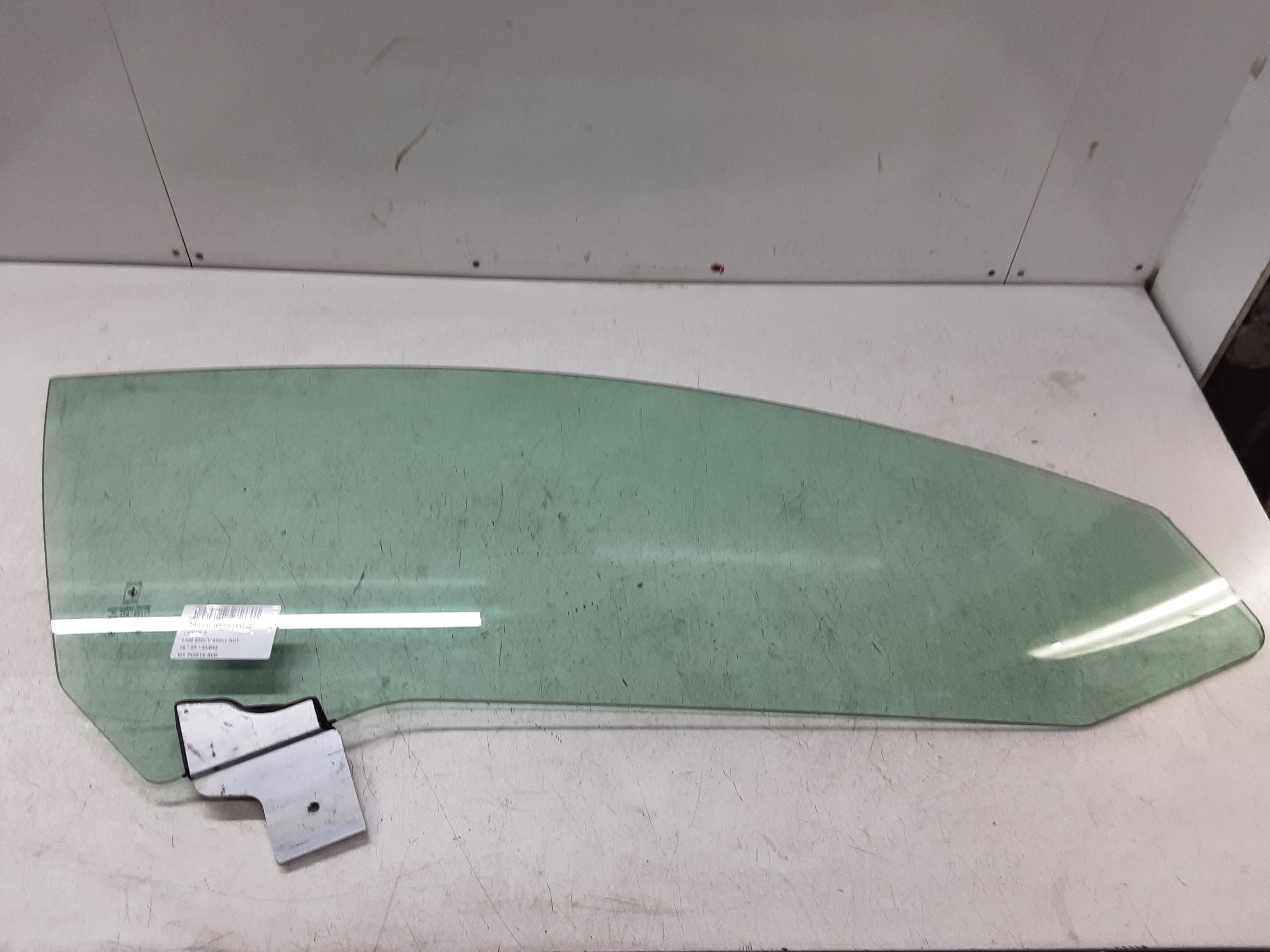 RIGHT FRONT DOOR WINDOW