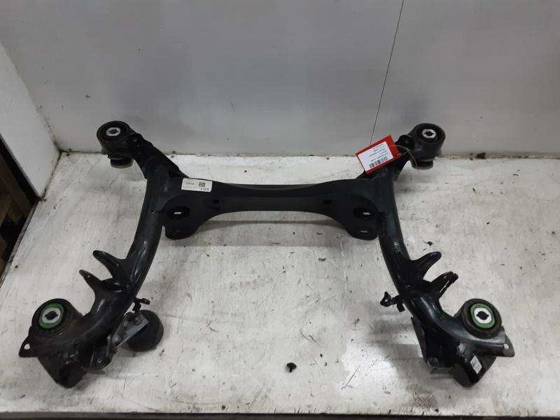 TRAVERSE ARRIERE Audi A4 09/19 - 25