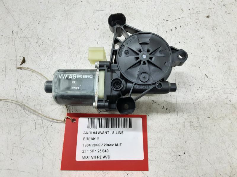 MOTEUR DE VITRE DE PORTE AVANT DROITE Audi A4 09/19 - 25