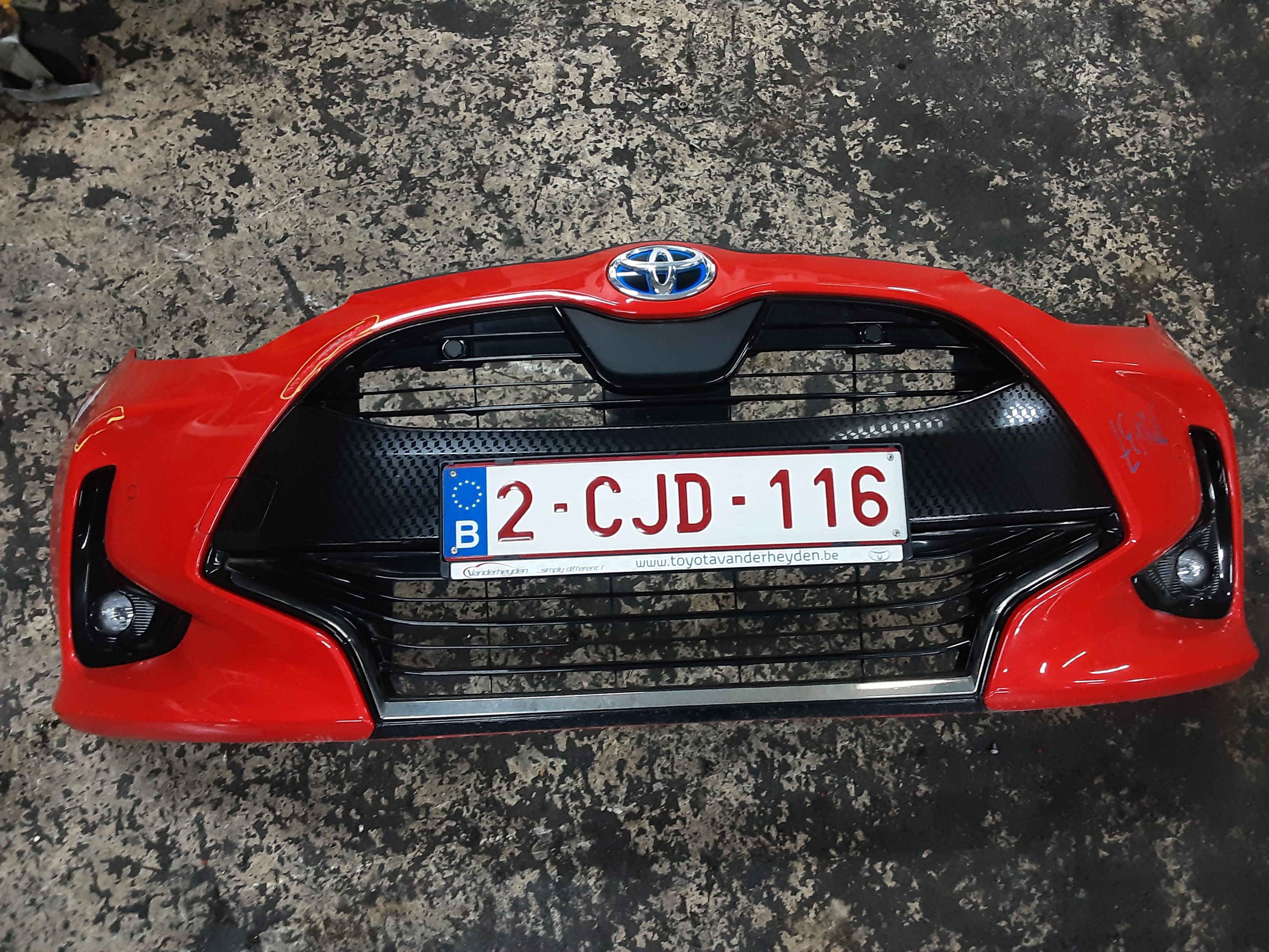 STOßSTANGE VORNE Toyota YARIS (6) 2/20+