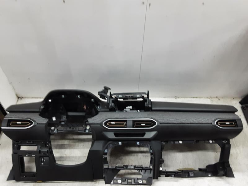 TABLEAU DE BORD Dacia SANDERO 1/21 +