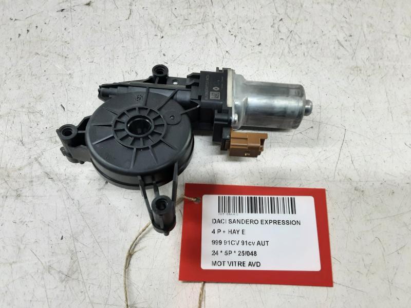 MOTEUR DE VITRE DE PORTE AVANT DROITE Dacia SANDERO 1/21 +