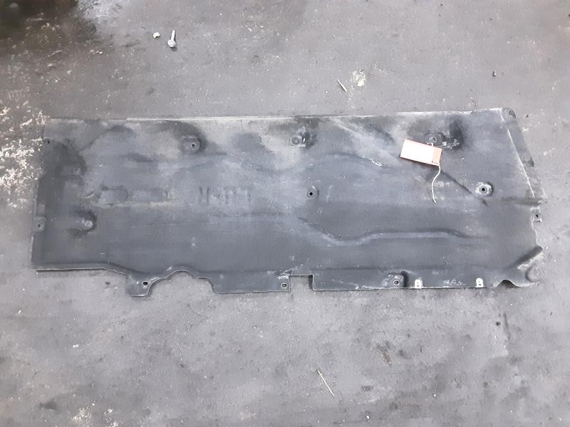 PLASTIEKE BESCHERMPLAAT ONDER AUTO RECHTS Bmw 1 F40 7/19+