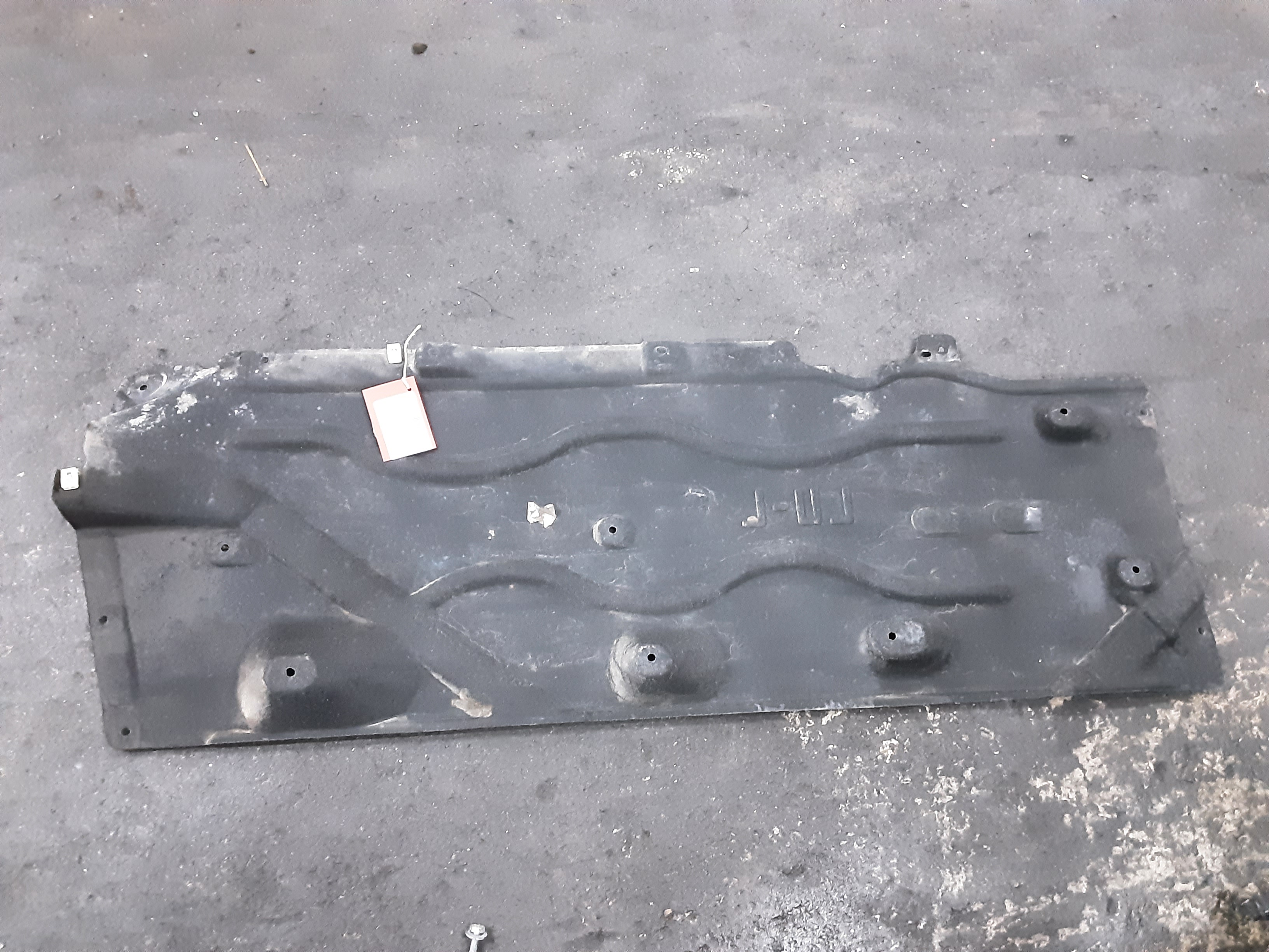 PLASTIEKE BESCHERMPLAAT ONDER AUTO LINKS
