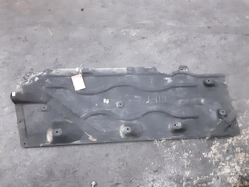 PLASTIEKE BESCHERMPLAAT ONDER AUTO LINKS Bmw 1 F40 7/19+