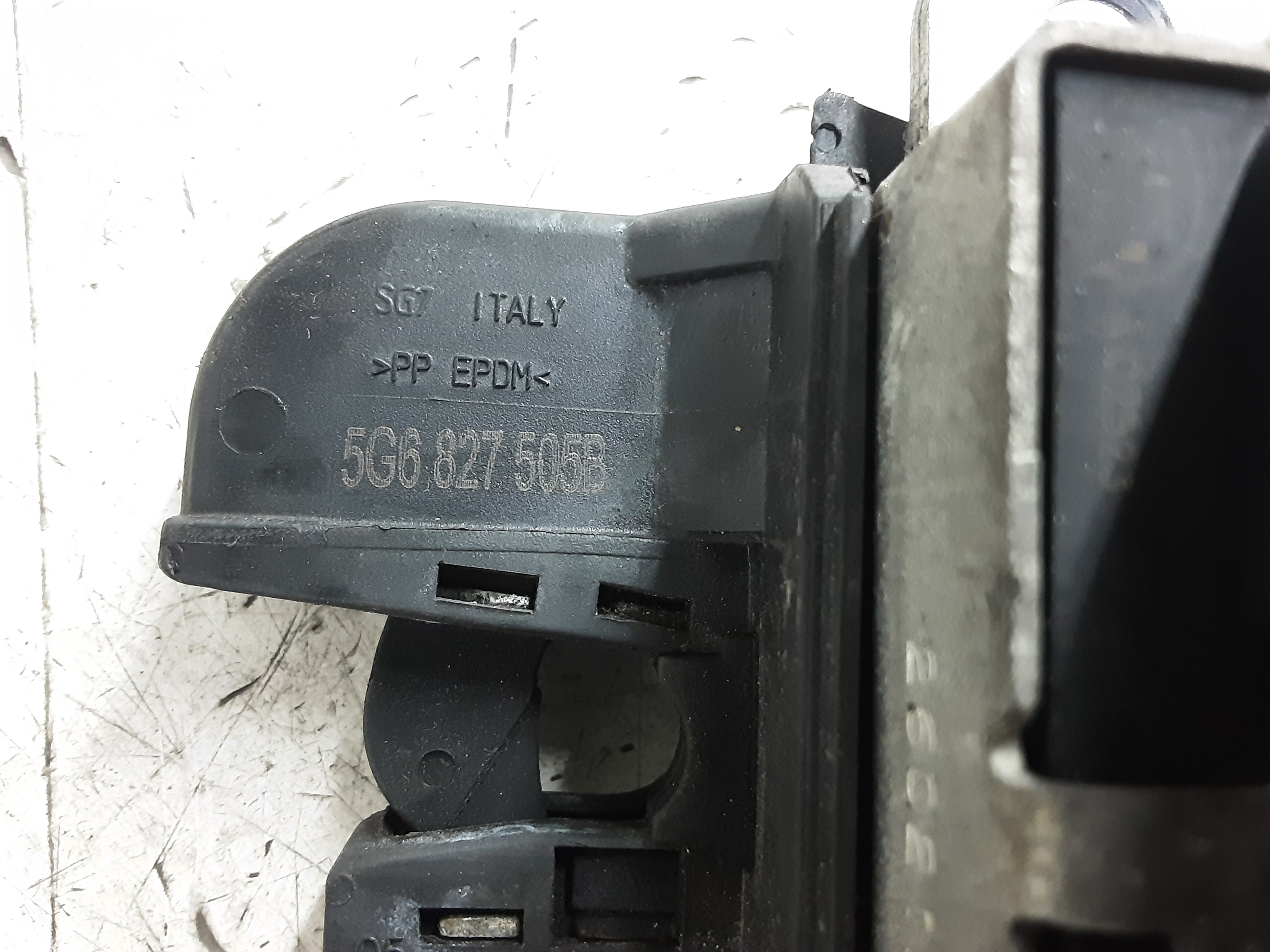 VERROUILLAGE DE HAYON ARRIERE