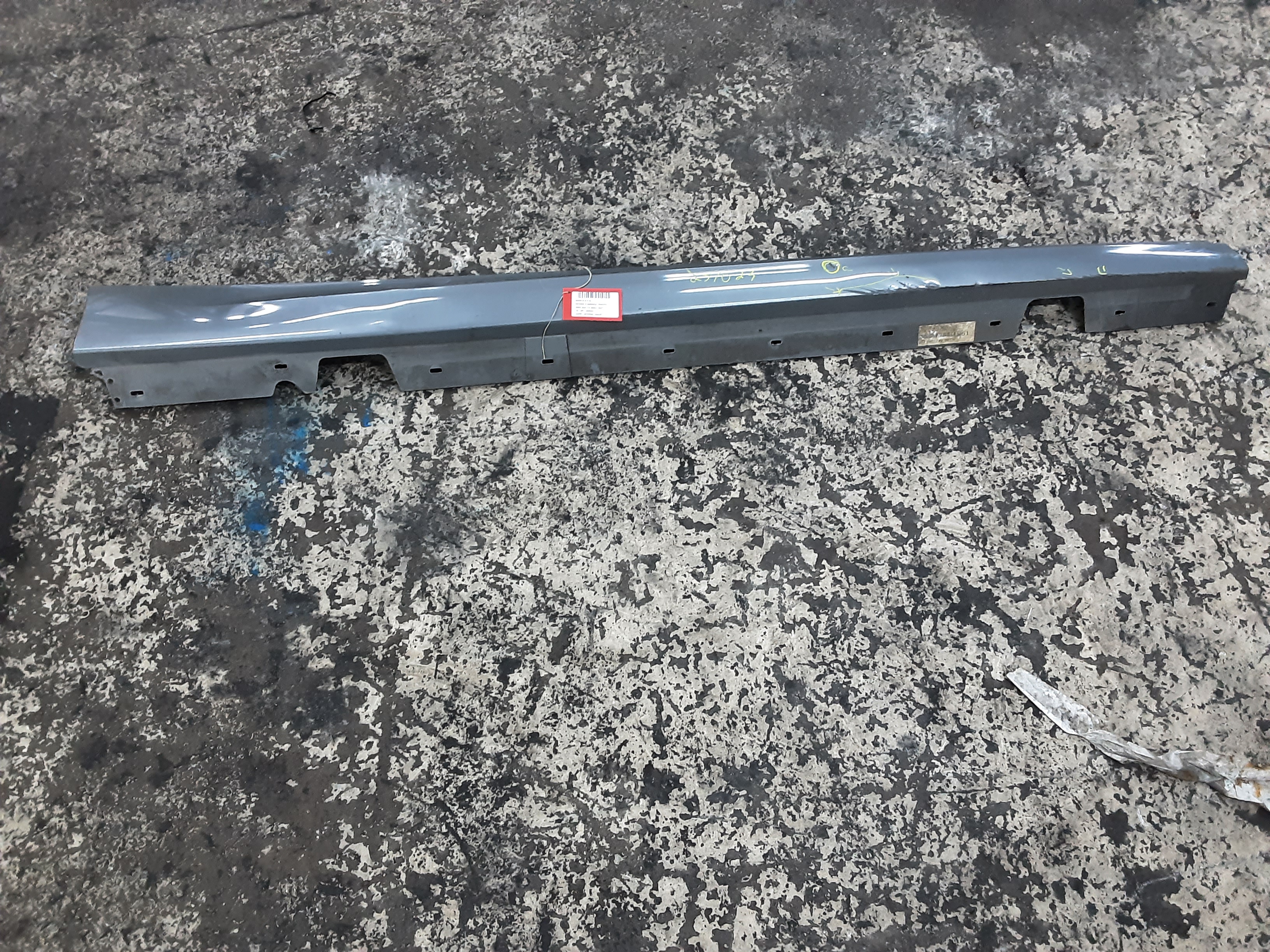 JUPE LATERALE DROITE