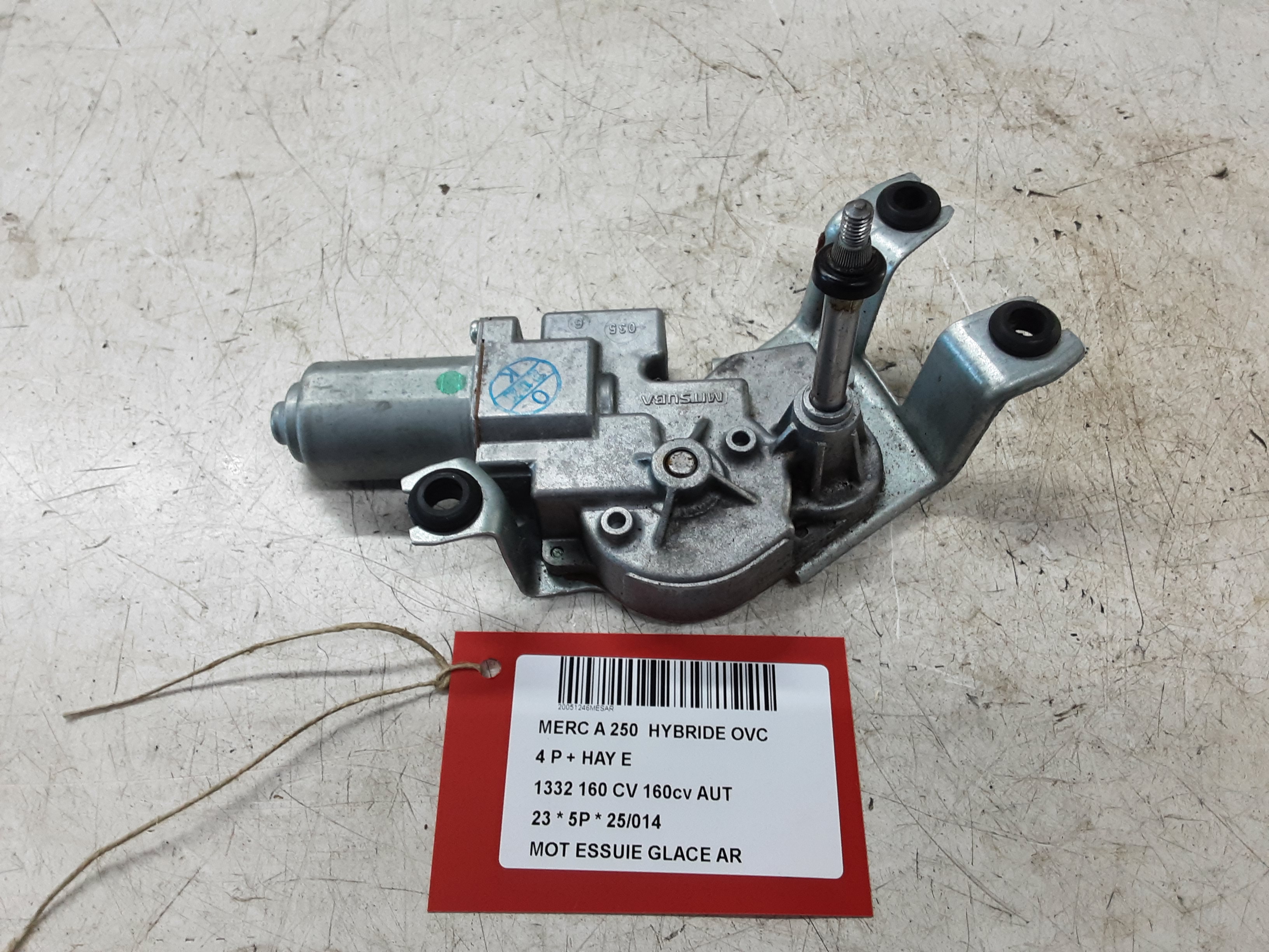 MOTEUR D'ESSUIE-GLACE ARRIERE