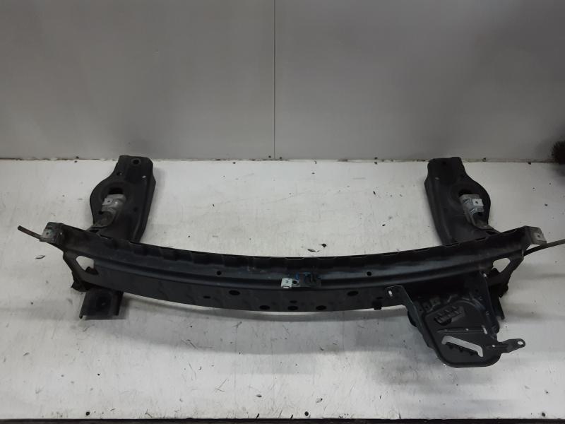 TRAVERSE ARRIERE Mercedes-Benz 