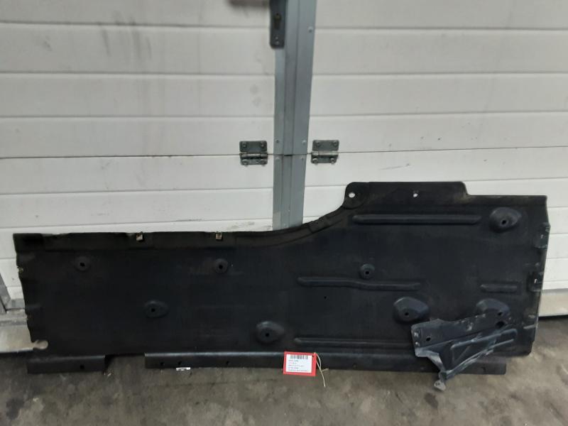 PLASTIEKE BESCHERMPLAAT ONDER AUTO LINKS Bmw X1 E84 10/09 - 12