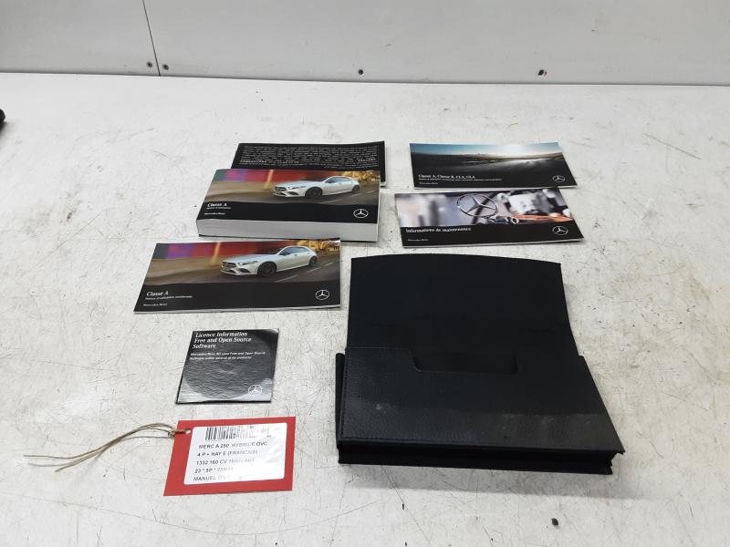 MANUEL D'UTILISATION Mercedes-Benz 