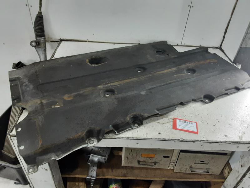 PLASTIEKE BESCHERMPLAAT ONDER AUTO LINKS Volvo XC40 3/18+