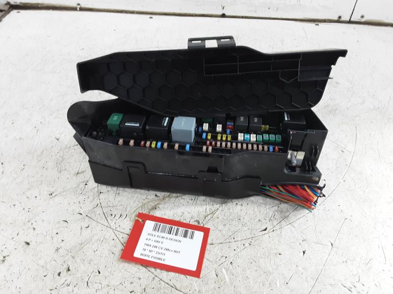 FUSE BOX Volvo XC40 3/18+