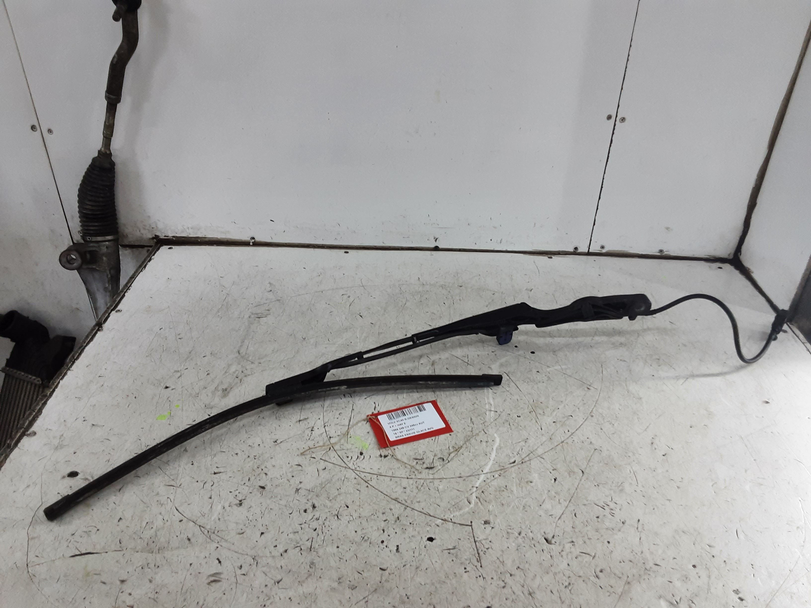 RUITENWISSERARM LINKS VOOR