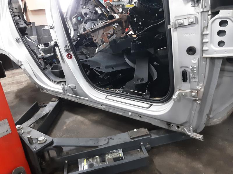 DREMPEL RECHTS Volvo XC40 3/18+