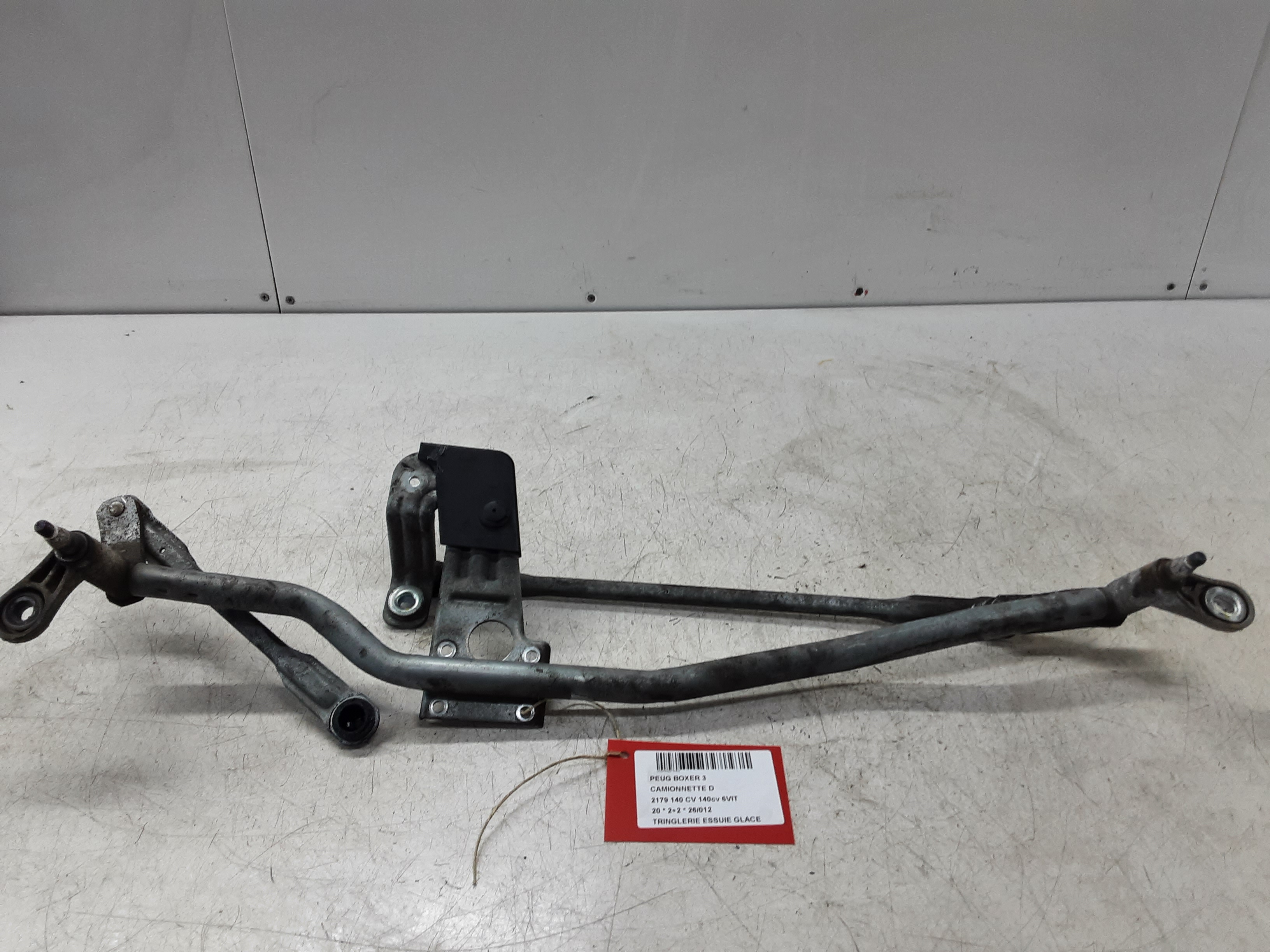 TRINGLERIE D'ESSUIE-GLACE