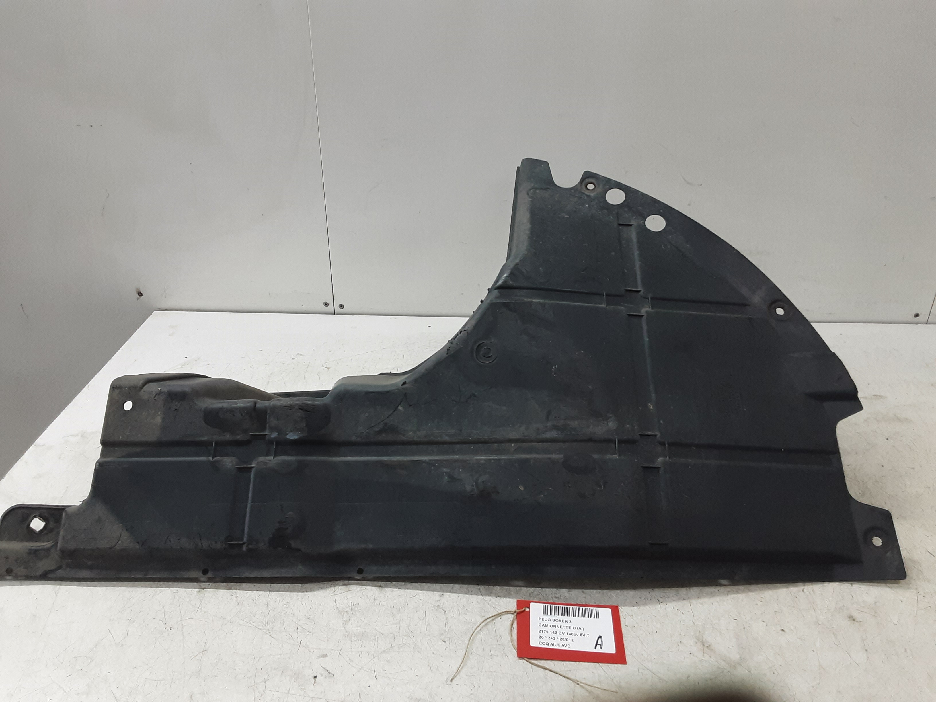 COQUILLE D'AILE AVANT DROITE