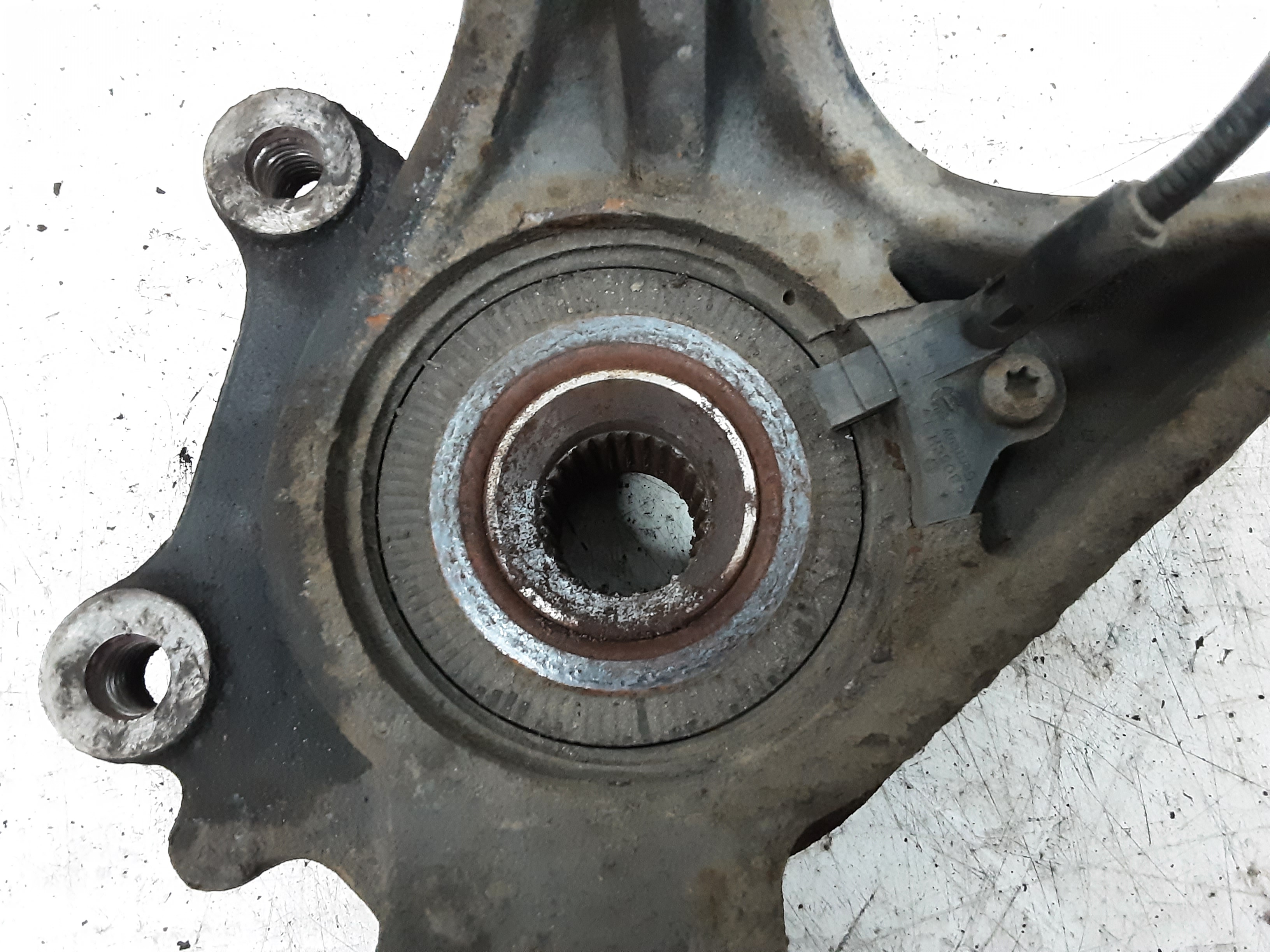 FRONT WHEEL HUB RIGHT