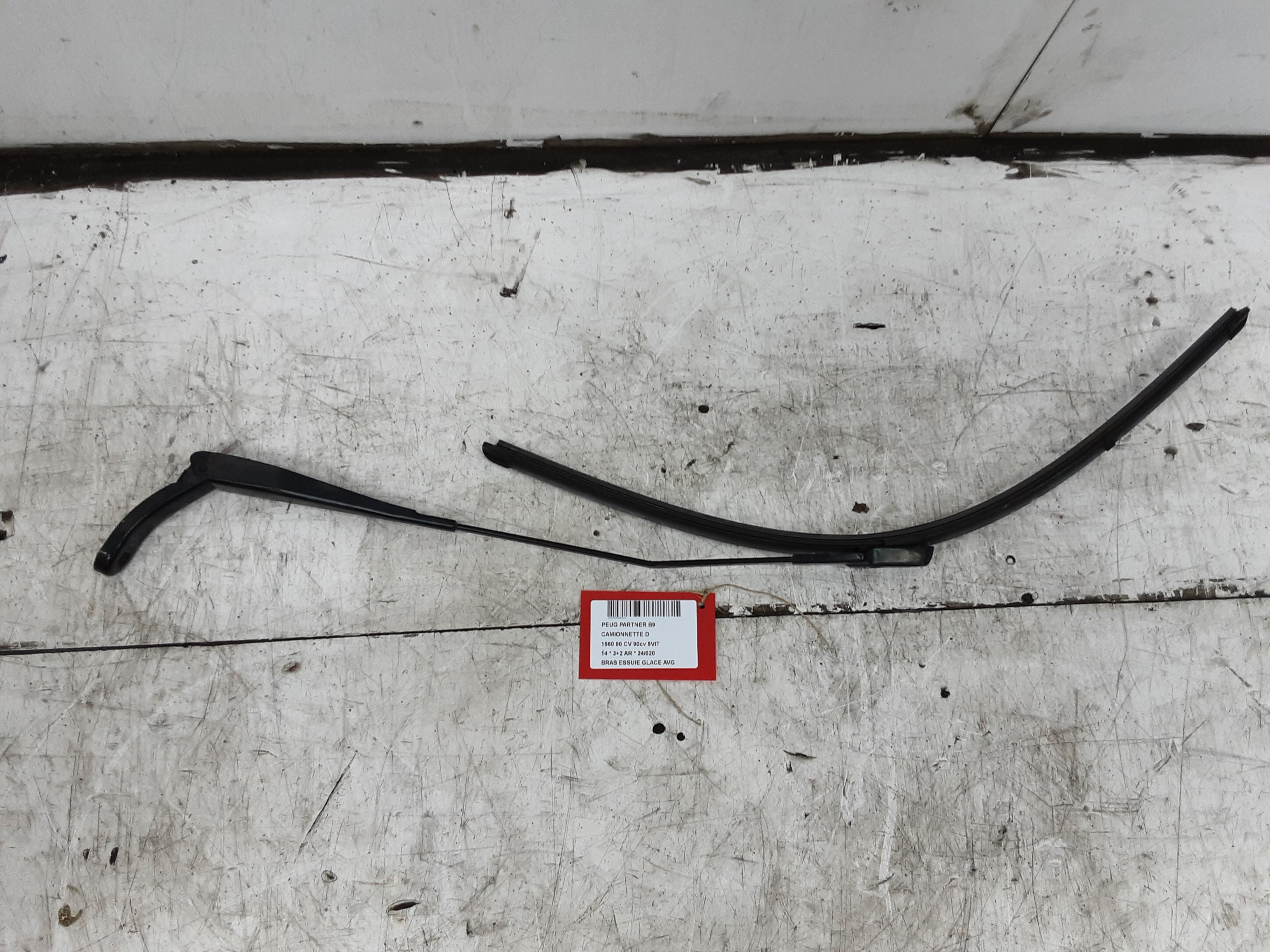 BRAS D'ESSUIE-GLACE AVANT GAUCHE