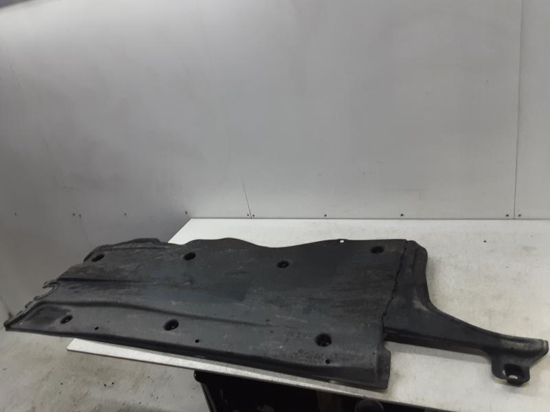 PLASTIEKE BESCHERMPLAAT ONDER AUTO RECHTS Audi RS3 2019+