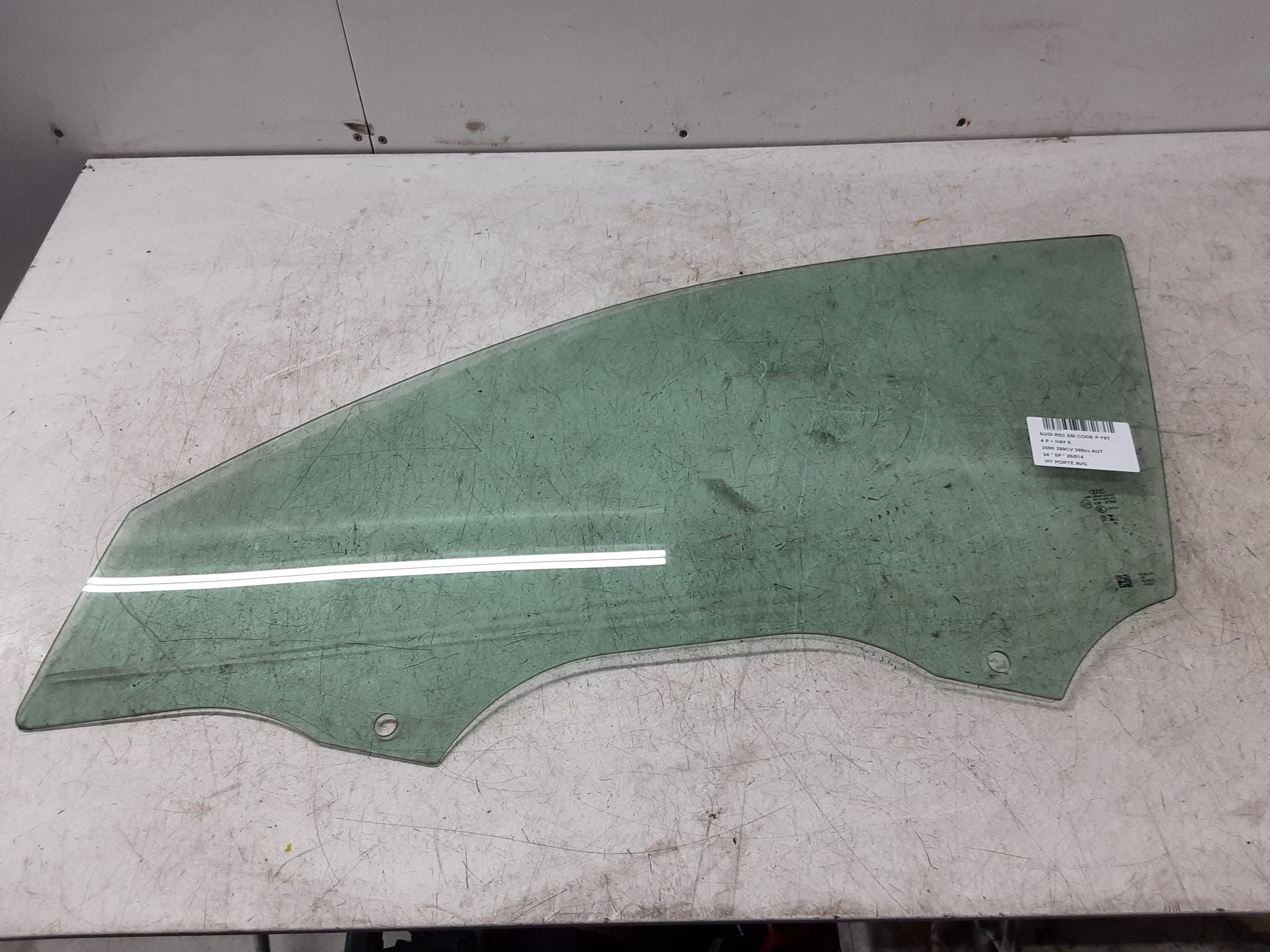 VITRE DE PORTE AVANT GAUCHE