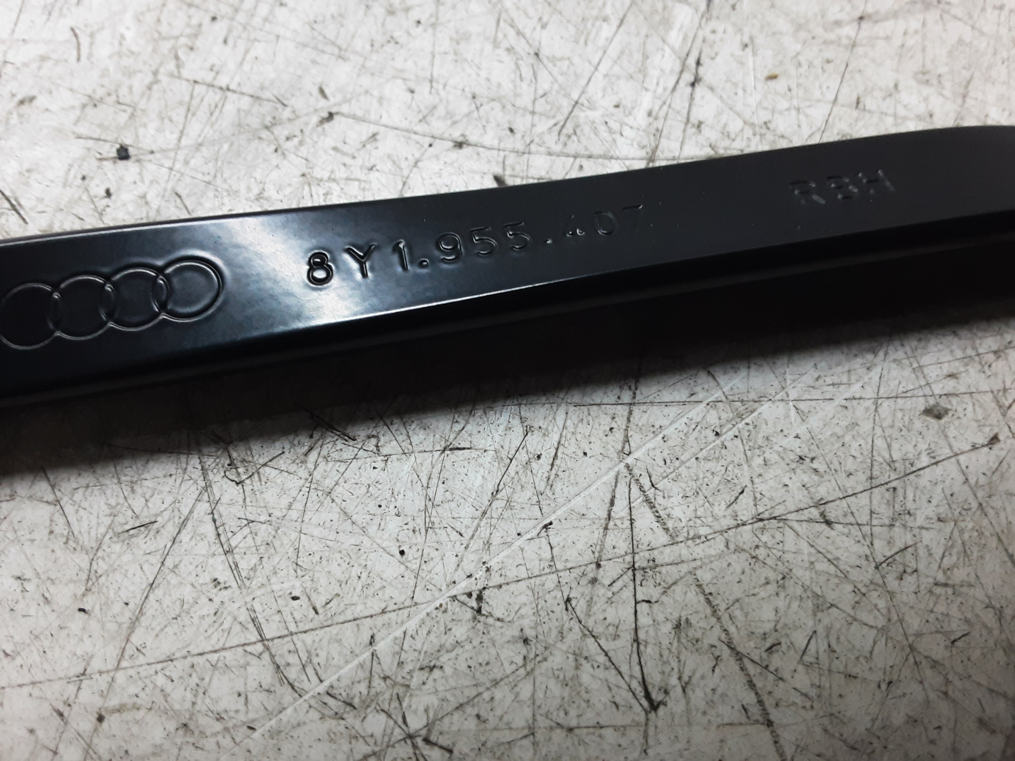 SCHEIBENWISCHERARM LINKS VORNE