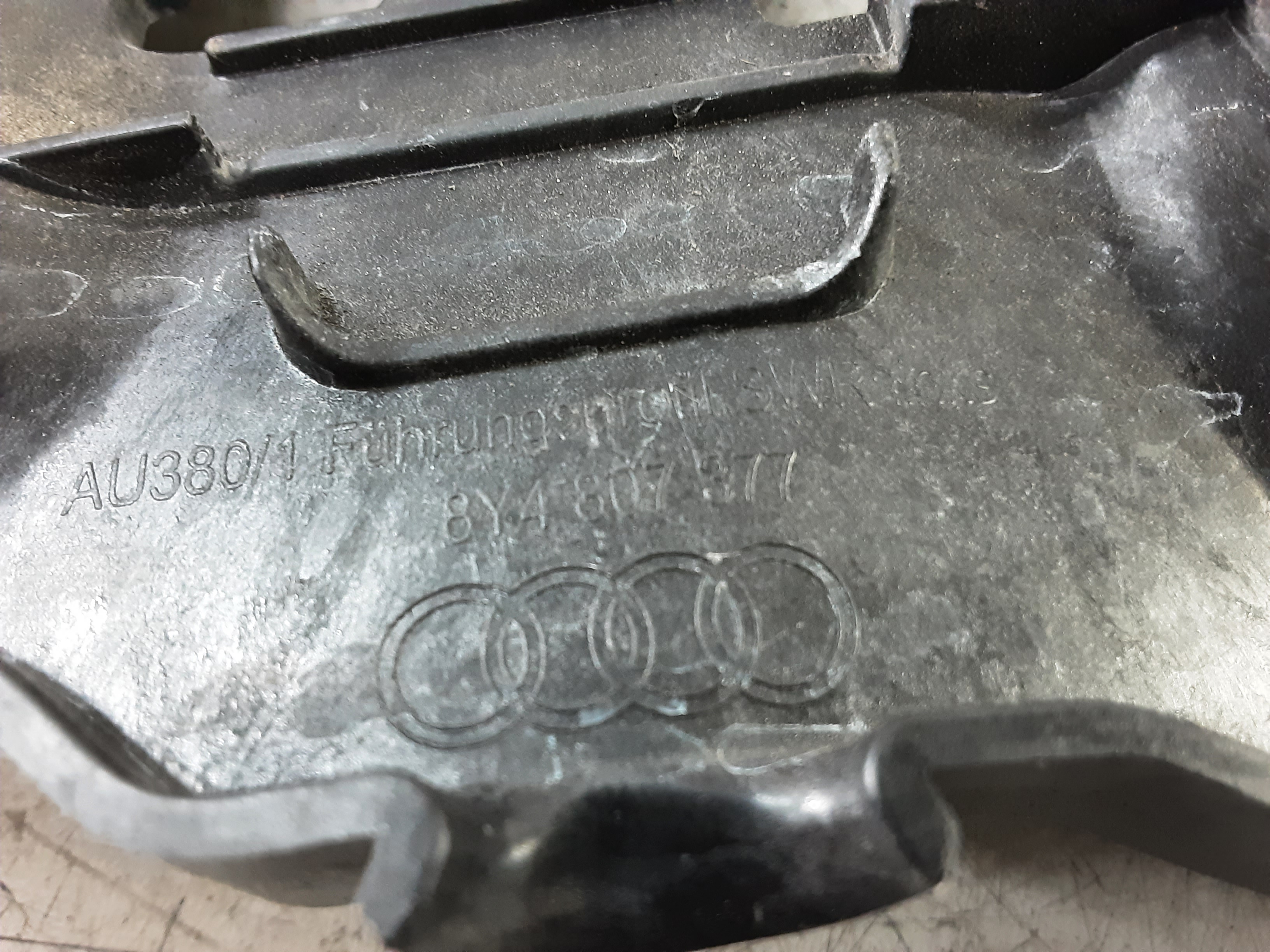 SUPPORT PARE-CHOCS ARRIERE GAUCHE