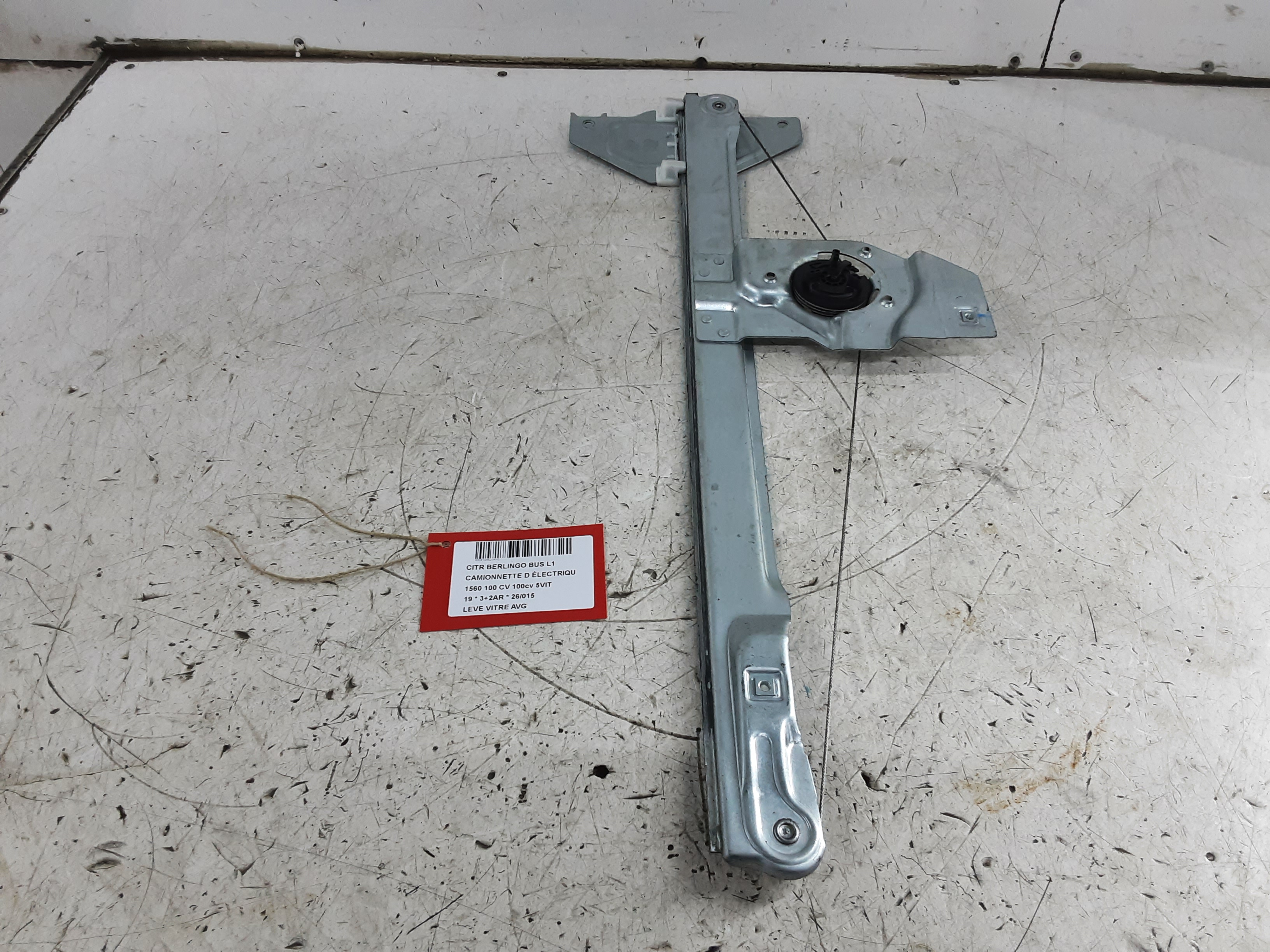 FRONT LEFT WINDOW DOOR MECHANISM