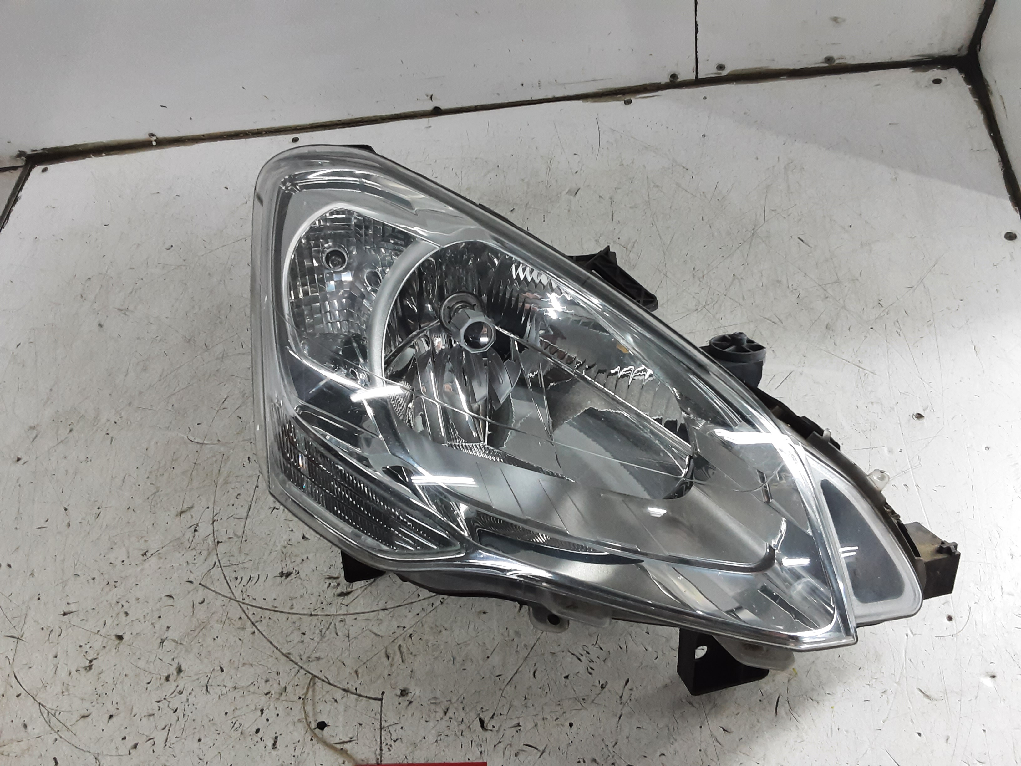 HEADLIGHT RIGHT