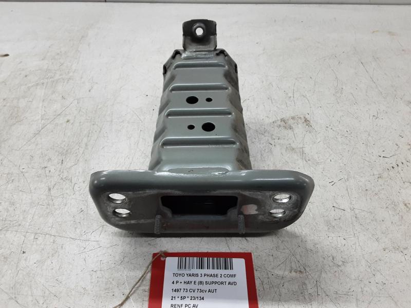 BUMPERBALK VOOR Toyota YARIS (5) 9/14 - 2/20