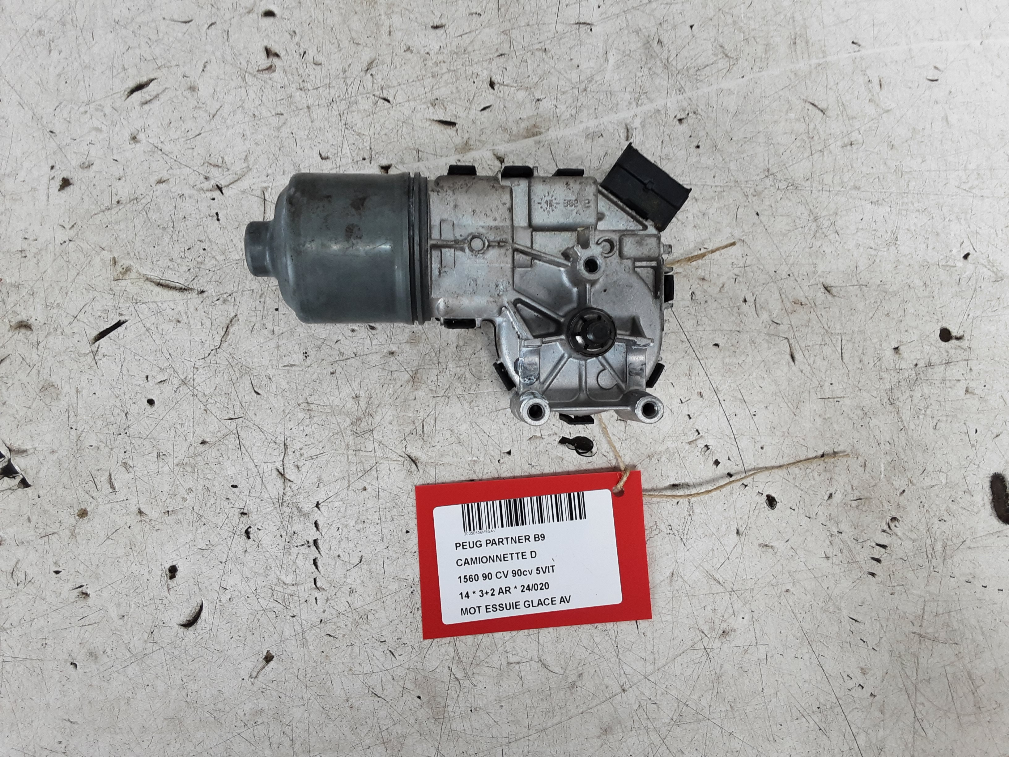 MOTEUR D'ESSUIE-GLACE AVANT