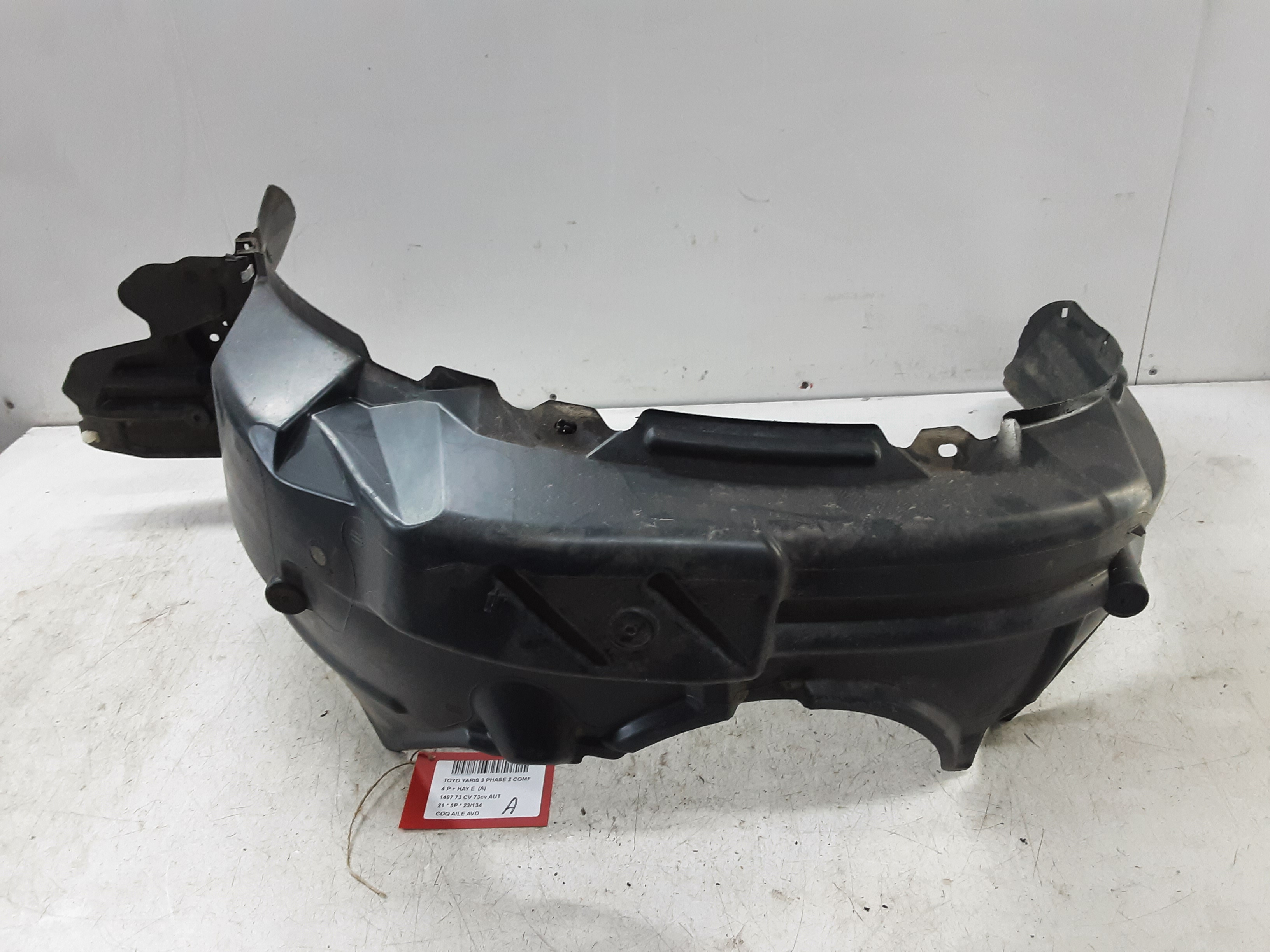 COQUILLE D'AILE AVANT DROITE