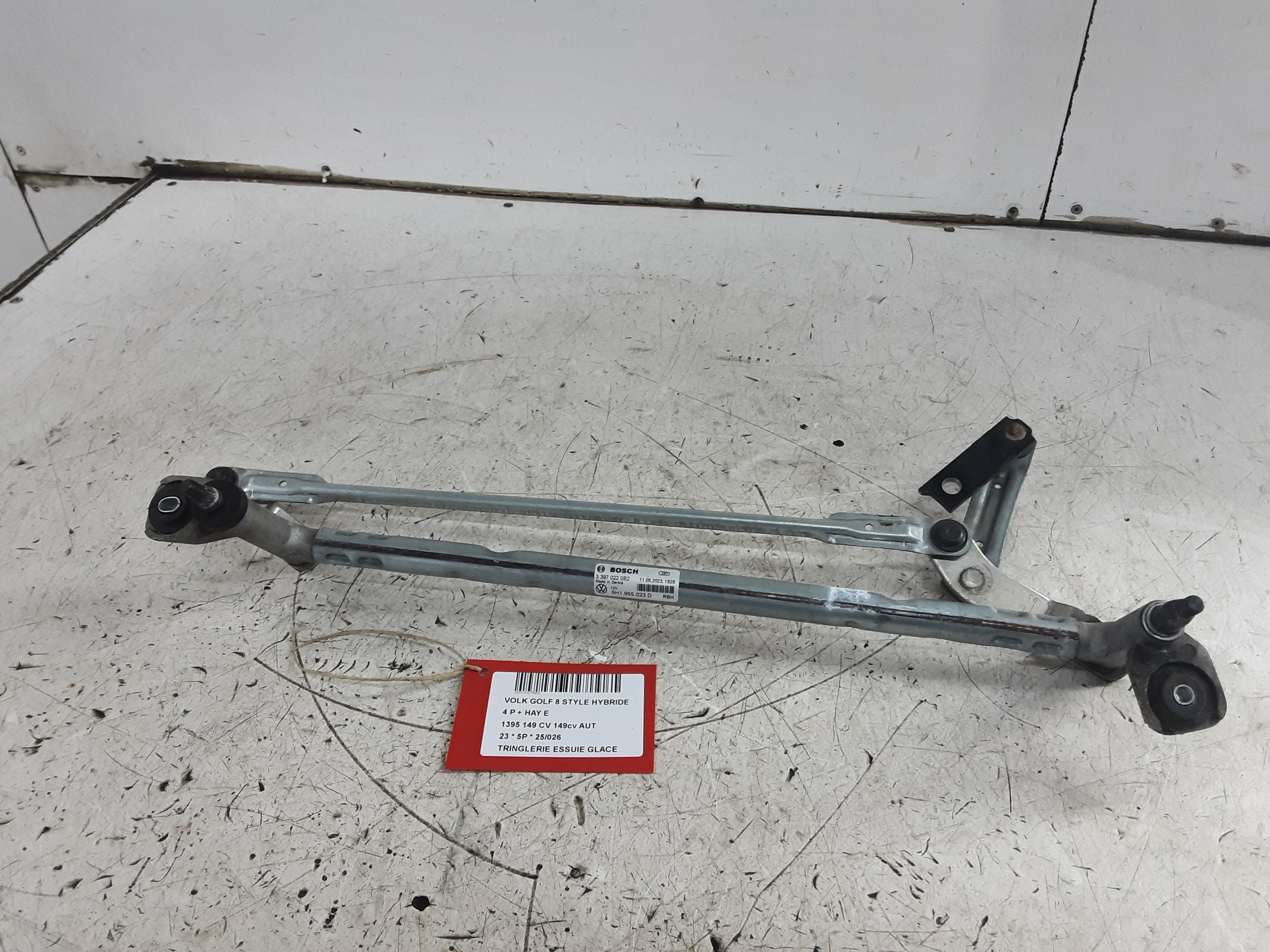 TRINGLERIE D'ESSUIE-GLACE