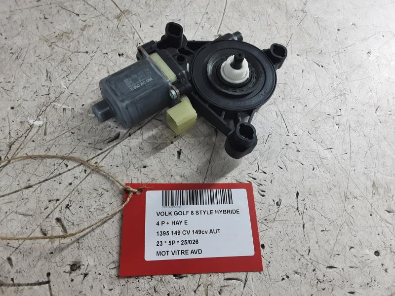 MOTEUR DE VITRE DE PORTE AVANT DROITE Vw GOLF VIII 2/20+