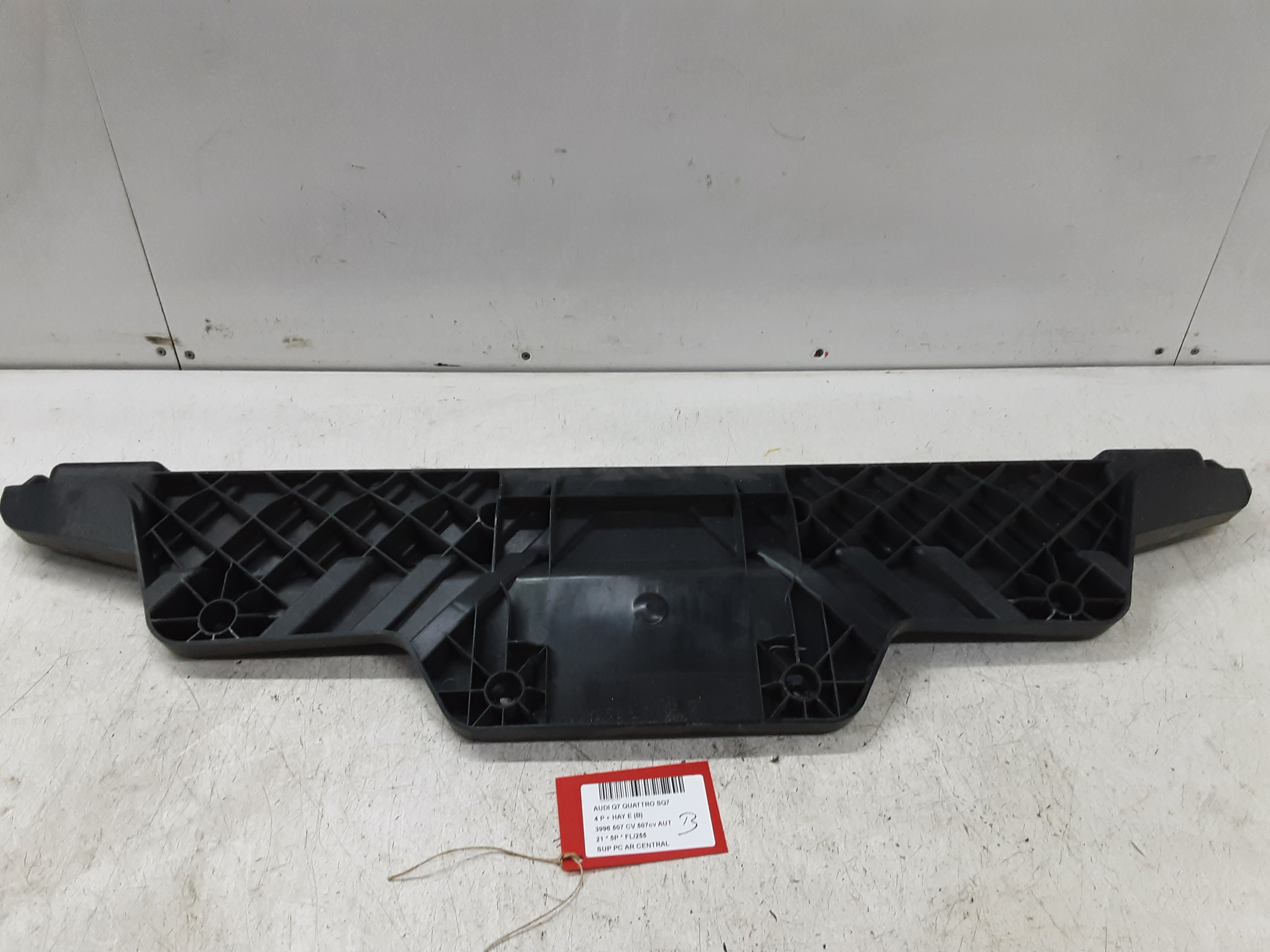 SUPPORT PARE-CHOCS ARRIERE CENTRAL