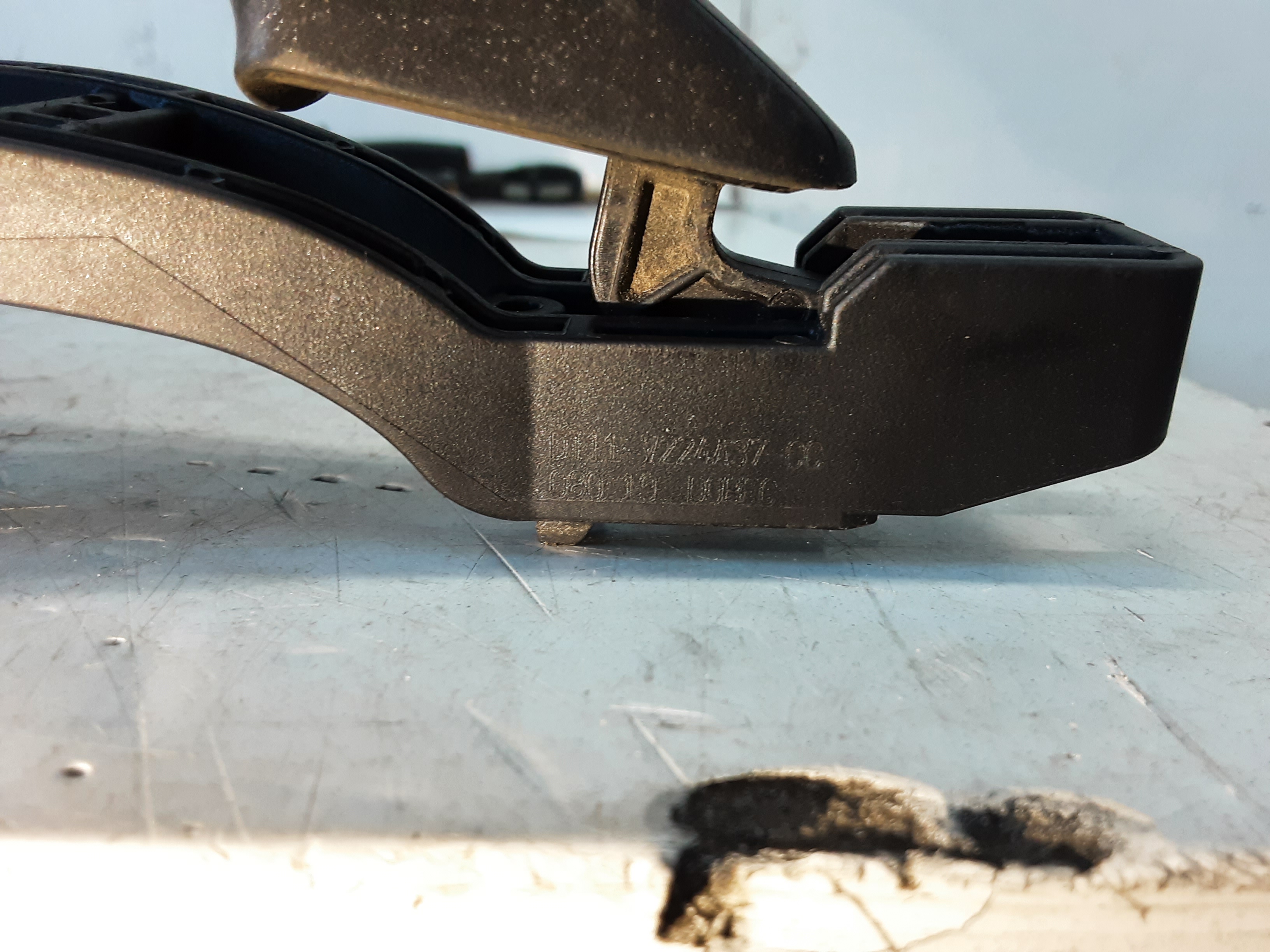 DOOR HANDLE FRONT LEFT