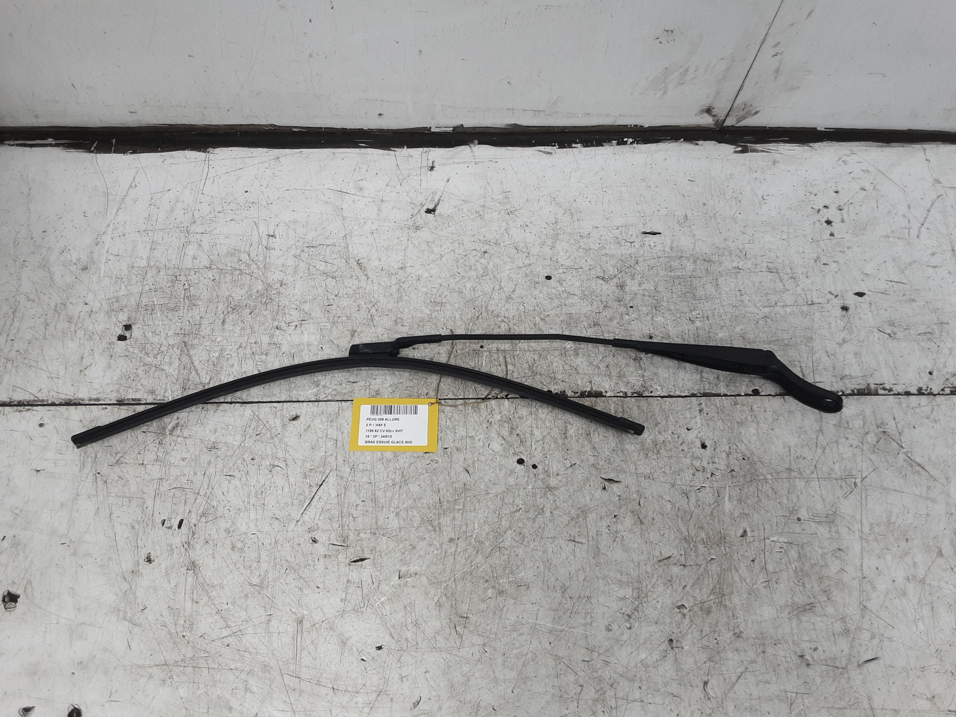 BRAS D'ESSUIE-GLACE AVANT GAUCHE