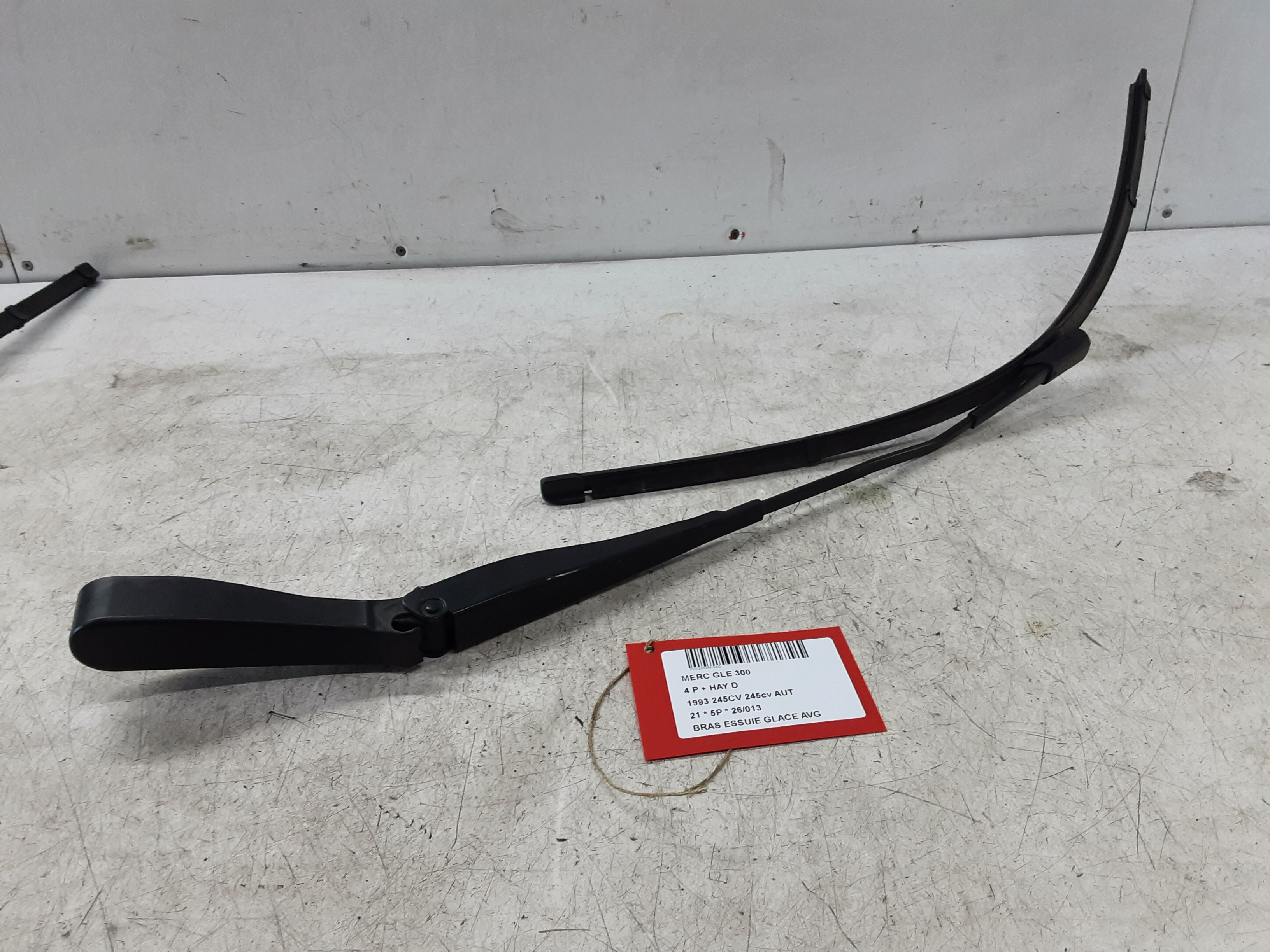 RUITENWISSERARM LINKS VOOR Mercedes-Benz GLE W167/C167 19+