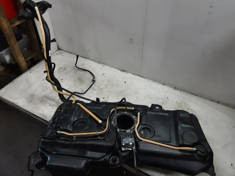 BRANDSTOFTANK DIELES Audi Q3 11/18+