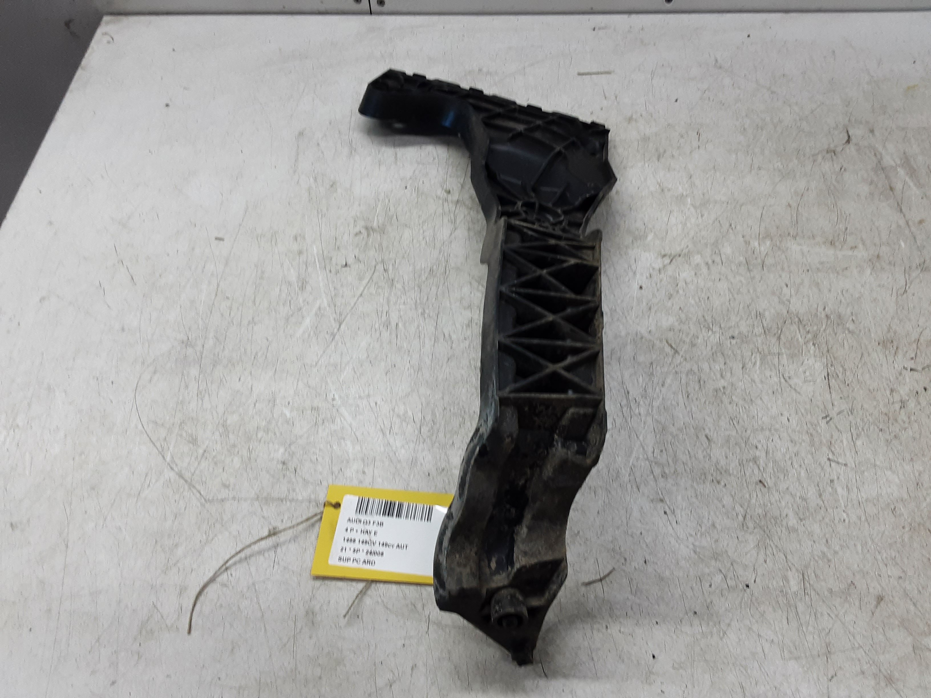 REAR BUMPER SUPPORT RIGHT