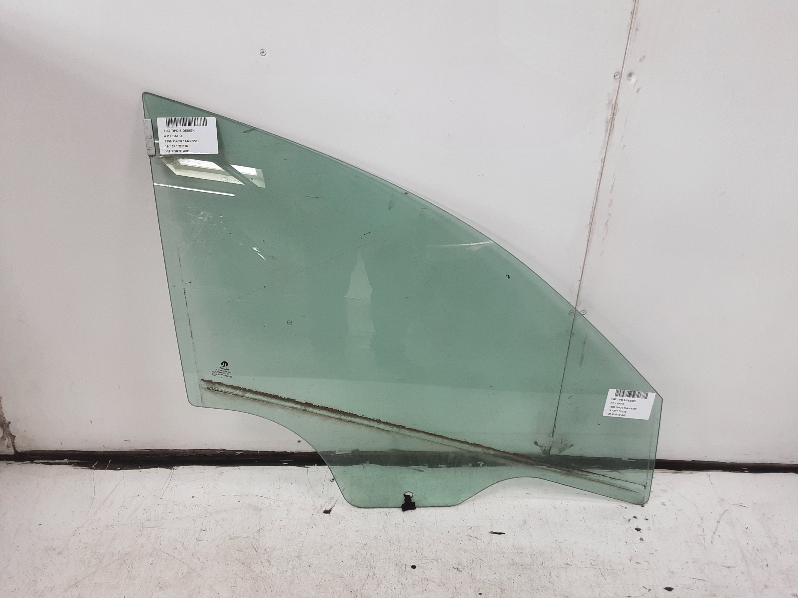 RIGHT FRONT DOOR WINDOW