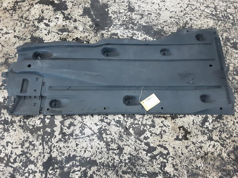 PLASTIEKE BESCHERMPLAAT ONDER AUTO RECHTS Vw GOLF VII 1/17 - 2/20 FaceLift