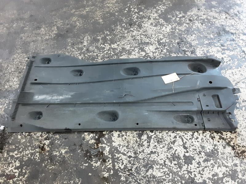 PLASTIEKE BESCHERMPLAAT ONDER AUTO LINKS Vw GOLF VII 1/17 - 2/20 FaceLift