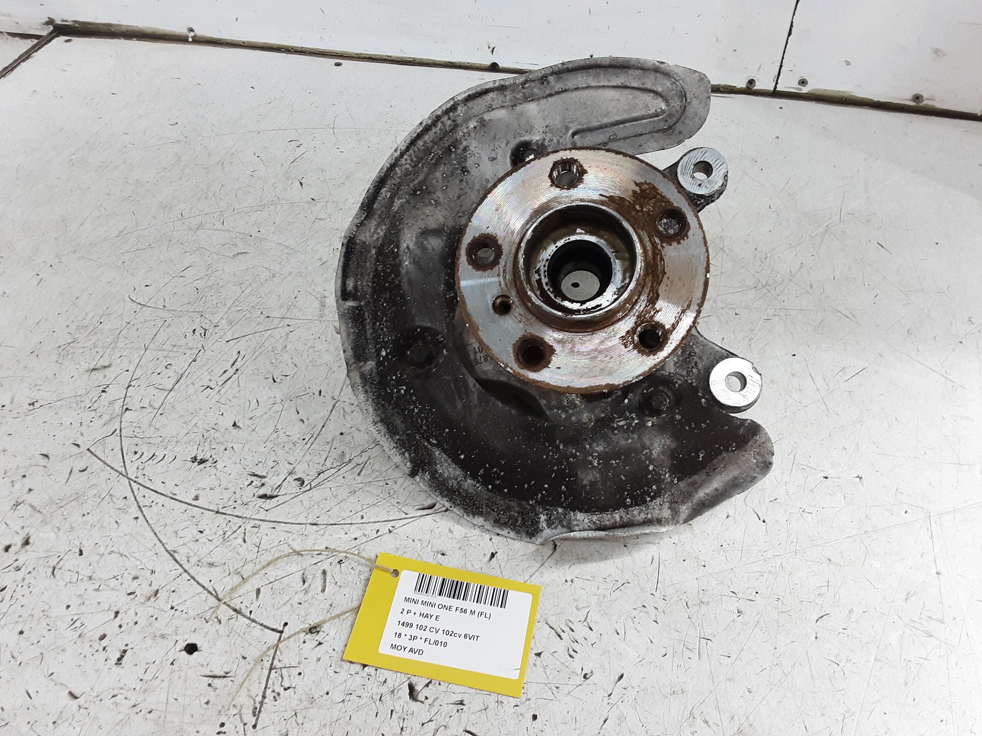 FRONT WHEEL HUB RIGHT