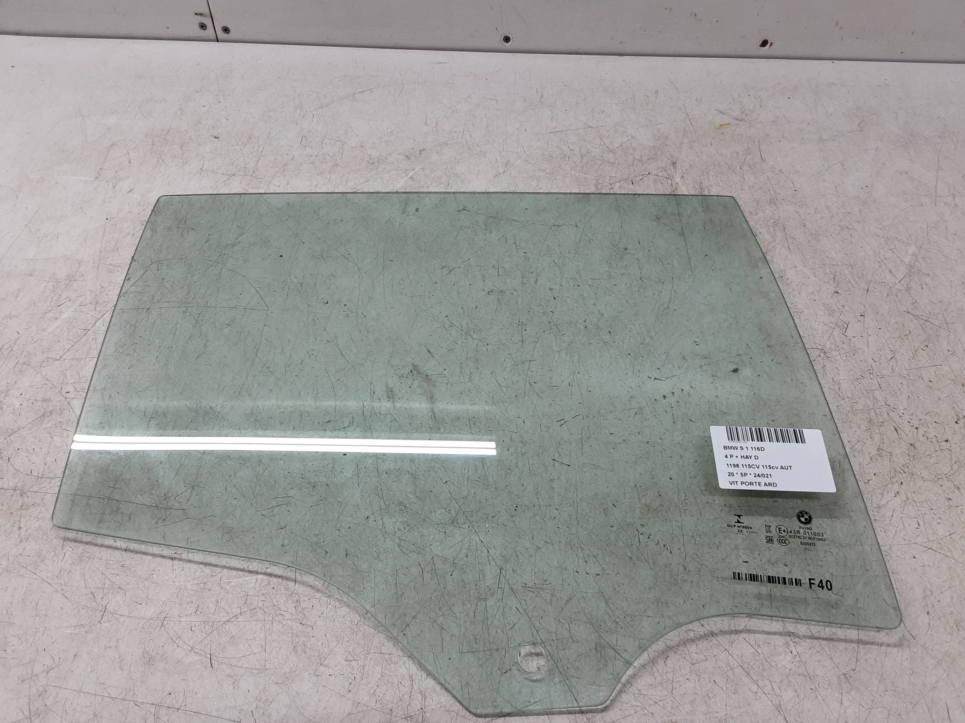 RIGHT REAR DOOR WINDOW