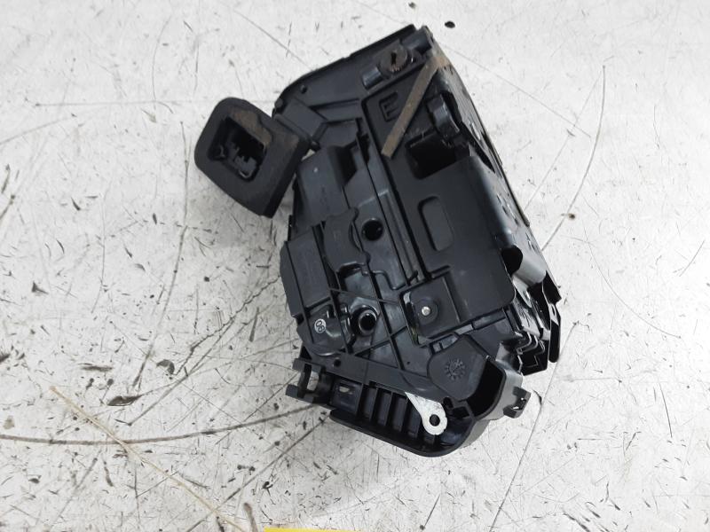 VERROUILLAGE DE PORTE ARRIERE DROITE Vw GOLF VIII 2/20+
