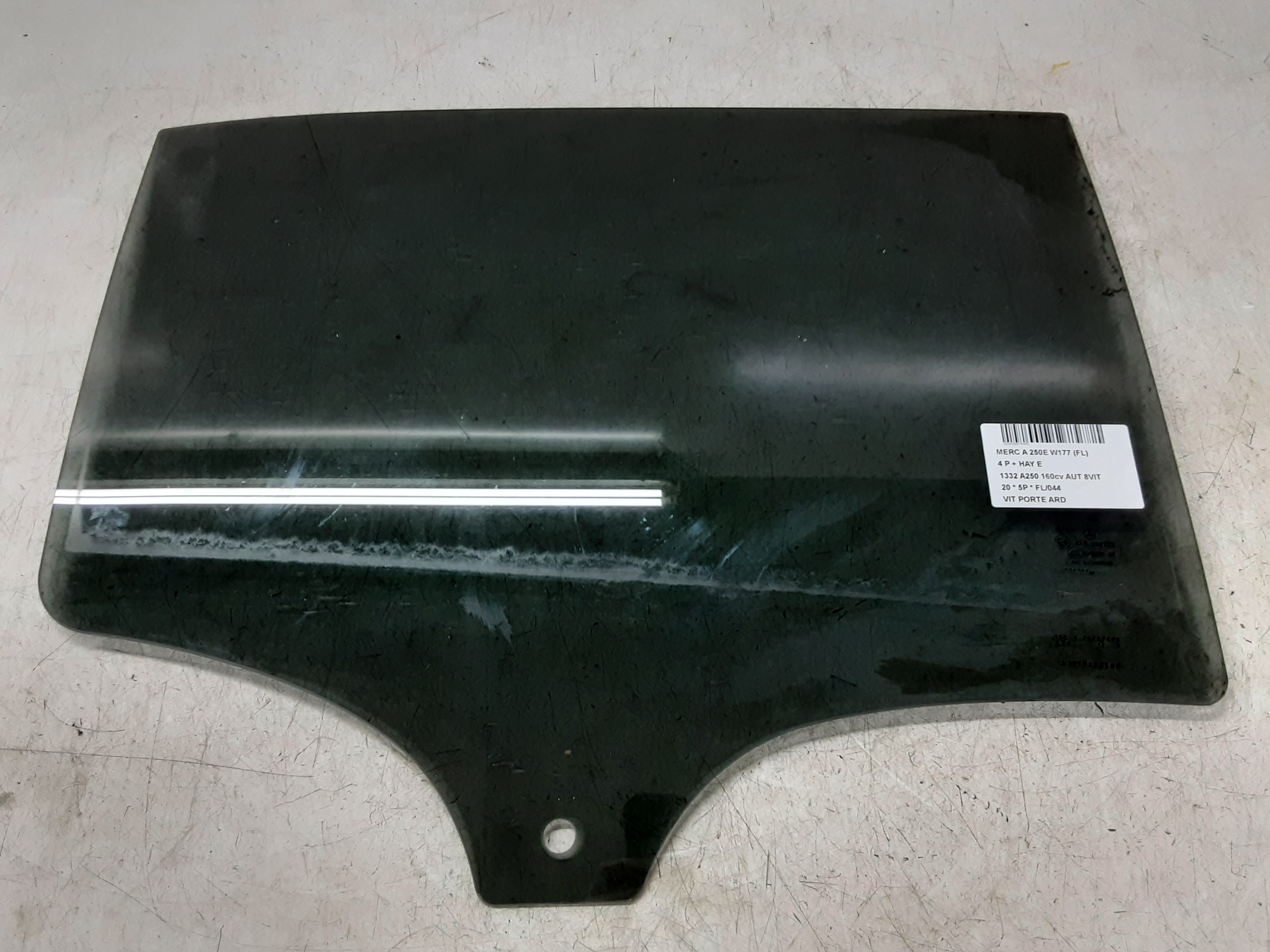 RIGHT REAR DOOR WINDOW