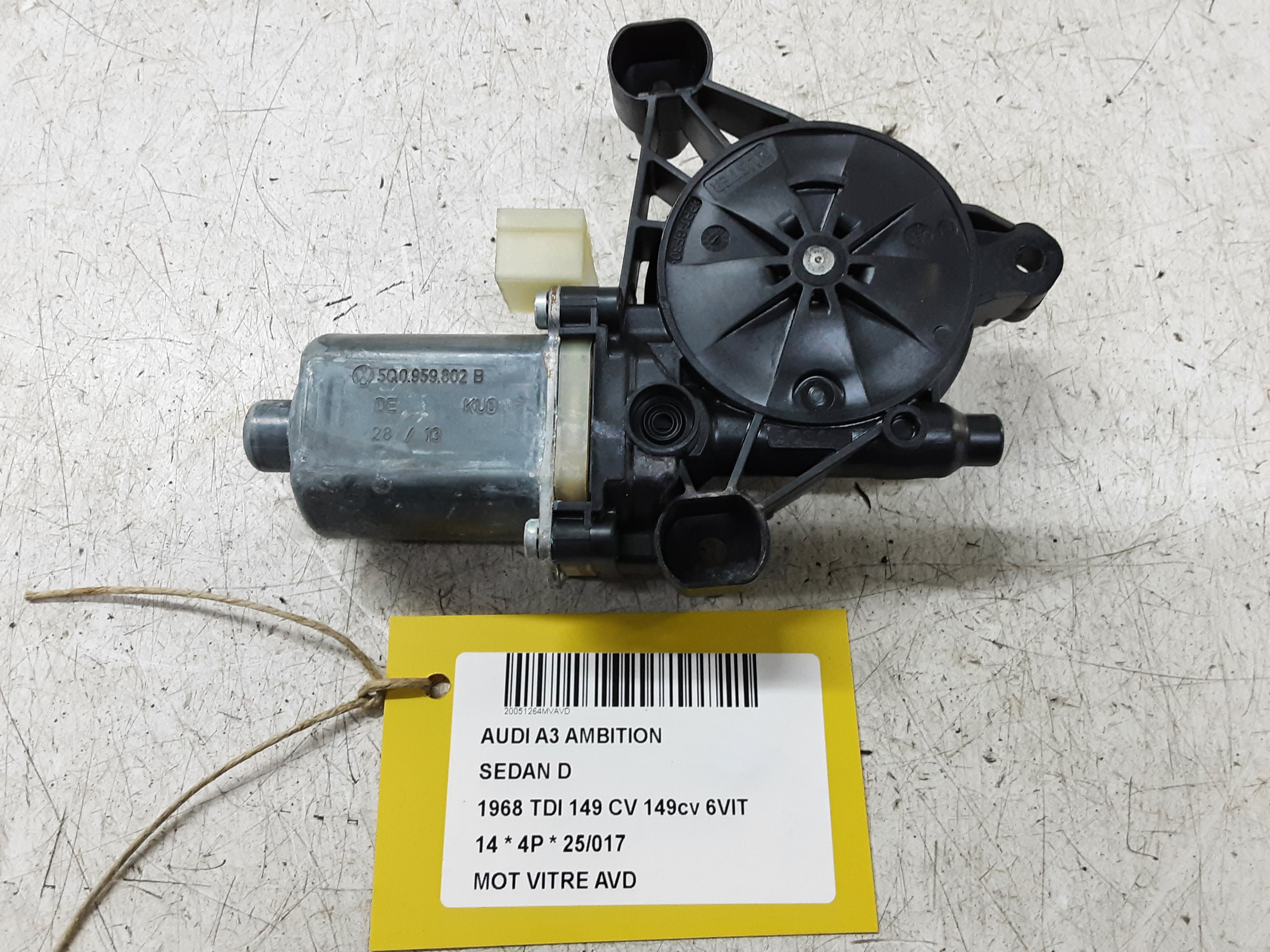 MOTEUR DE VITRE DE PORTE AVANT DROITE