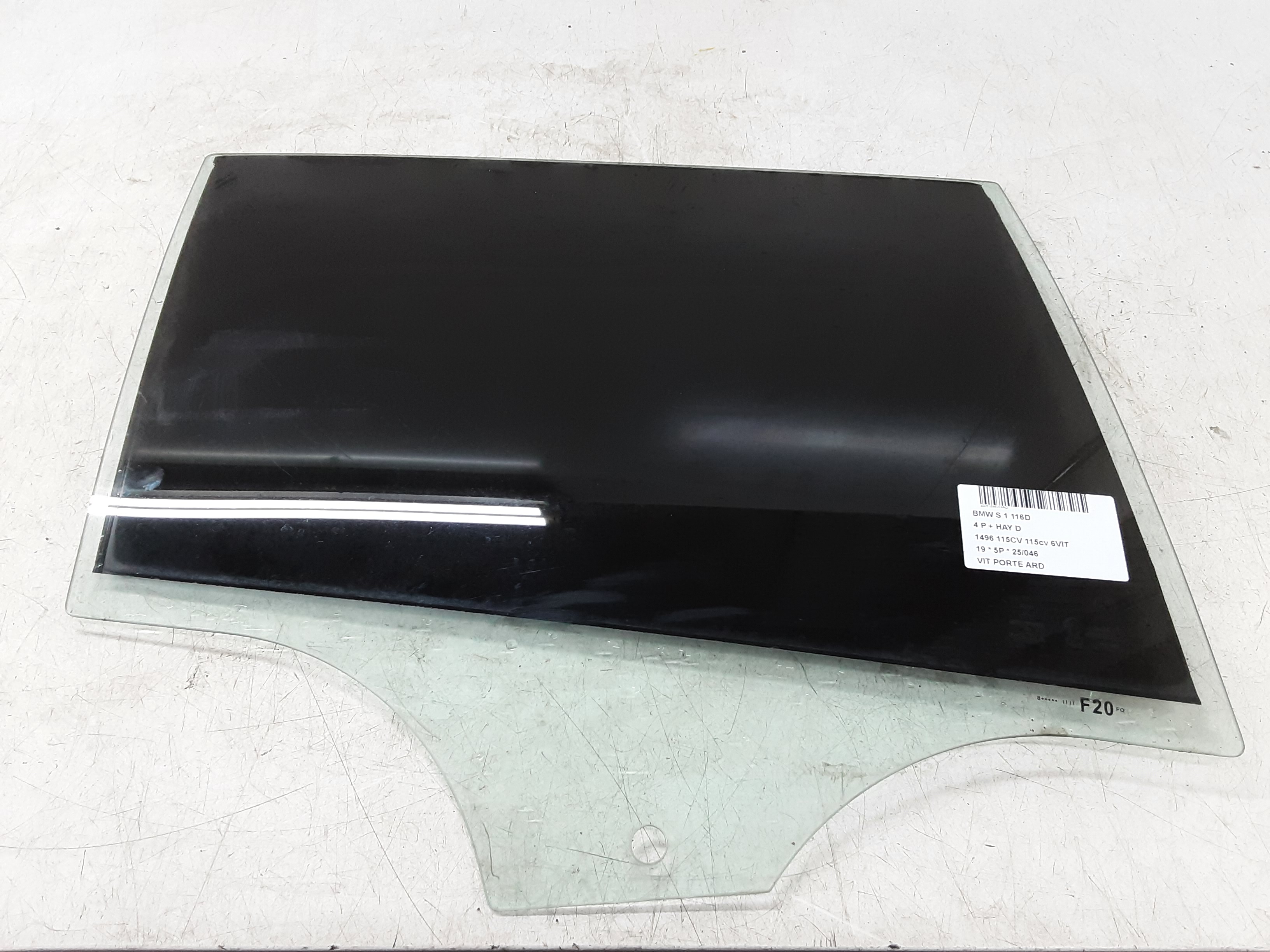 RIGHT REAR DOOR WINDOW